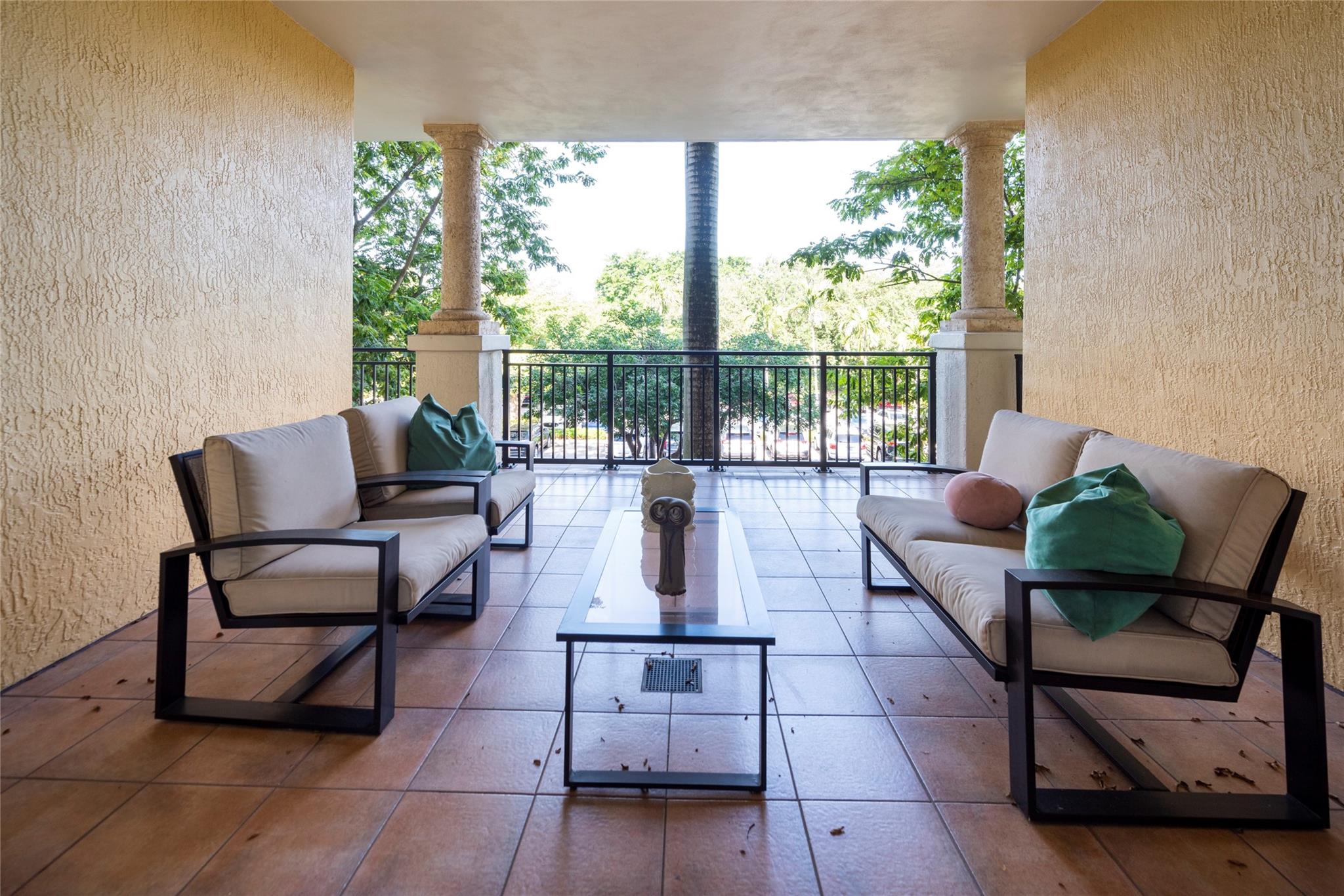 16102 Emerald Estates Dr #207 Weston, FL 33331