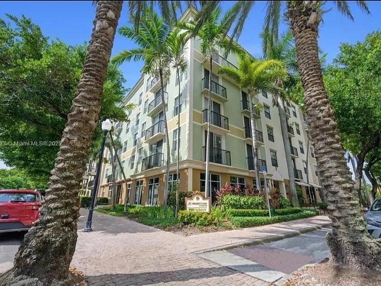 1919 Van Buren St #609