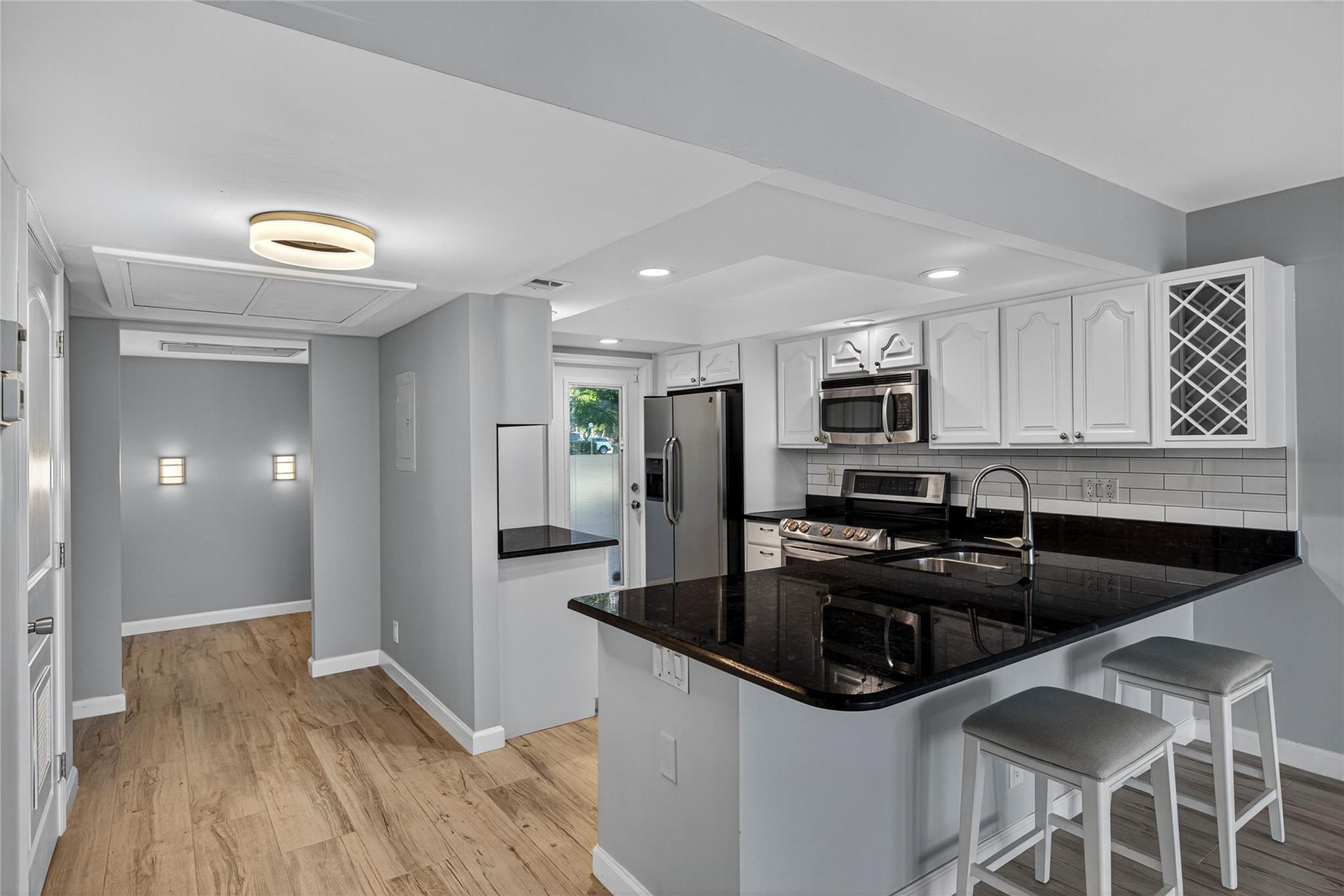 3000 NE 48th Ct #101 Lighthouse Point, FL 33064