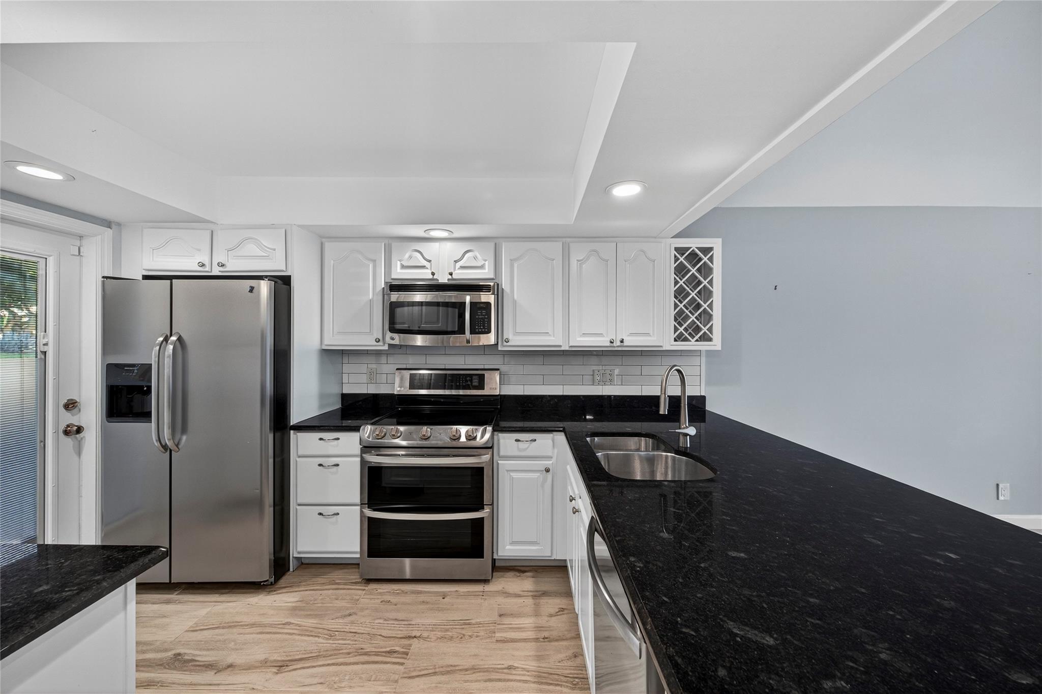 3000 NE 48th Ct #101 Lighthouse Point, FL 33064