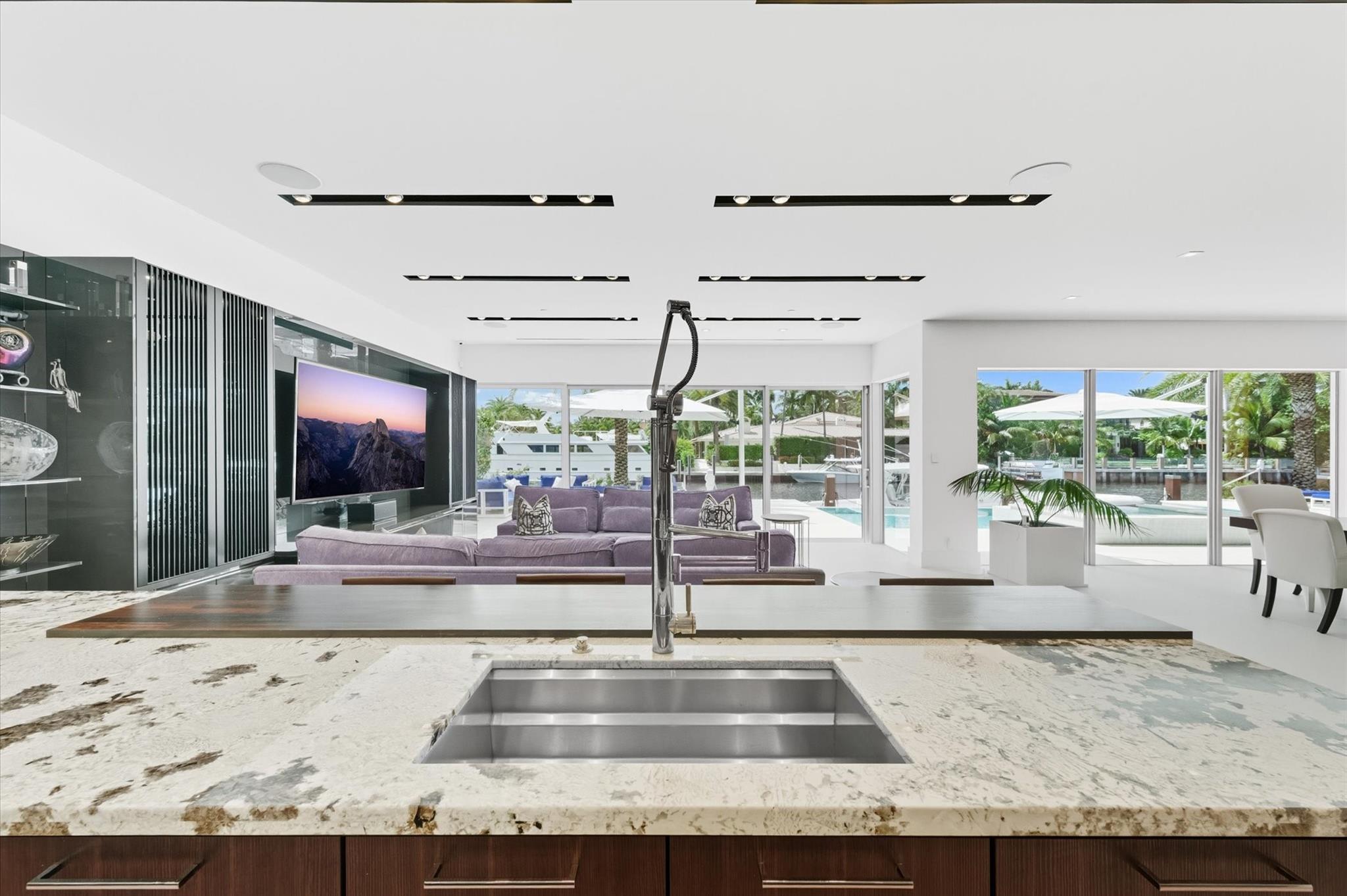 14 N Isla Bahia Dr Fort Lauderdale, FL 33316