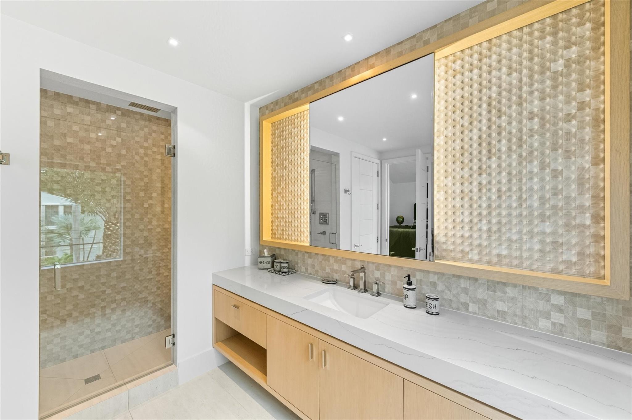 14 N Isla Bahia Dr Fort Lauderdale, FL 33316