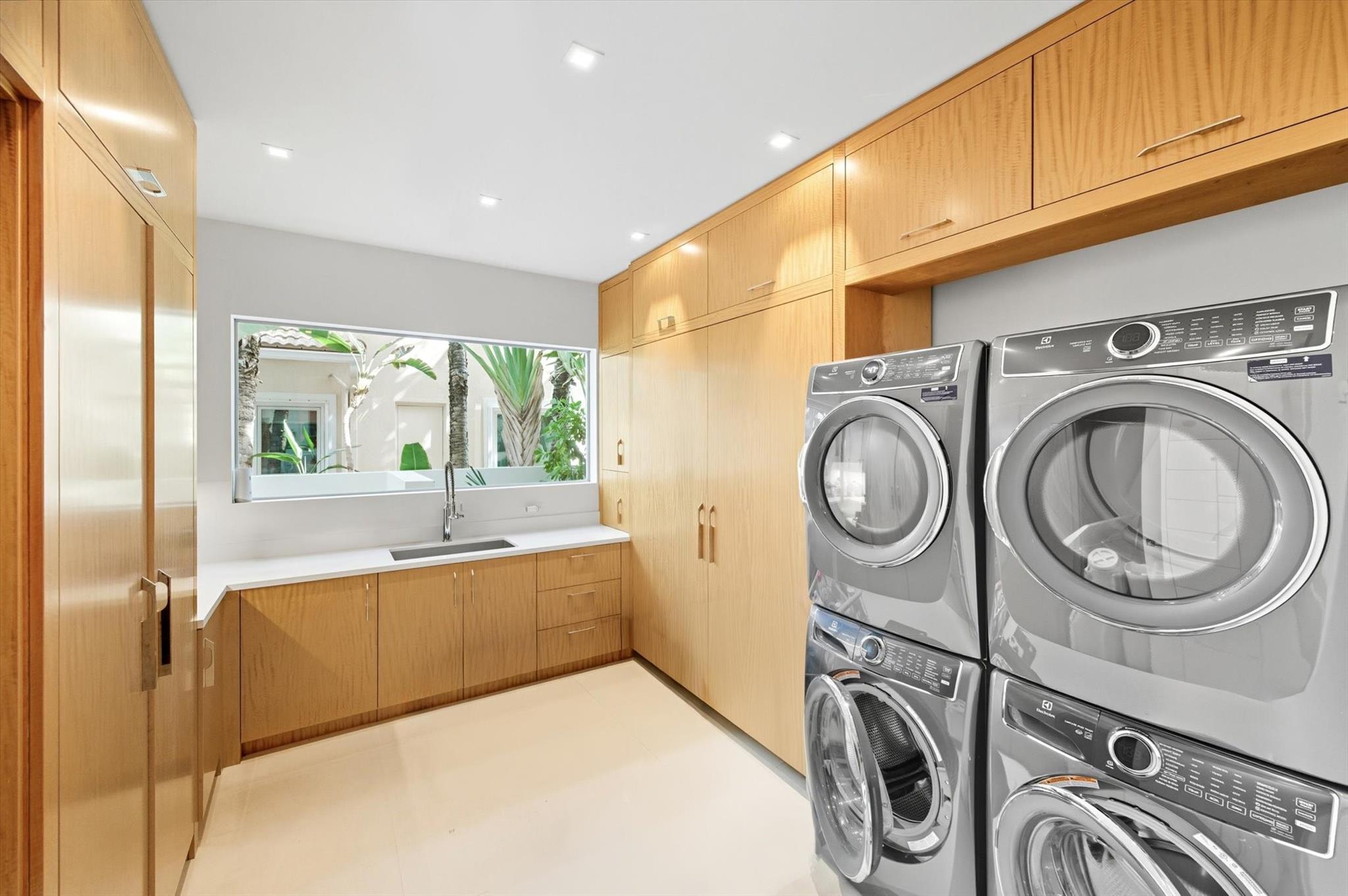 14 N Isla Bahia Dr Fort Lauderdale, FL 33316