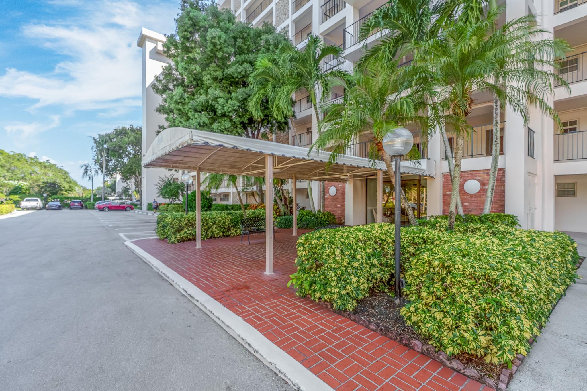 3050 N Palm Aire Dr #606