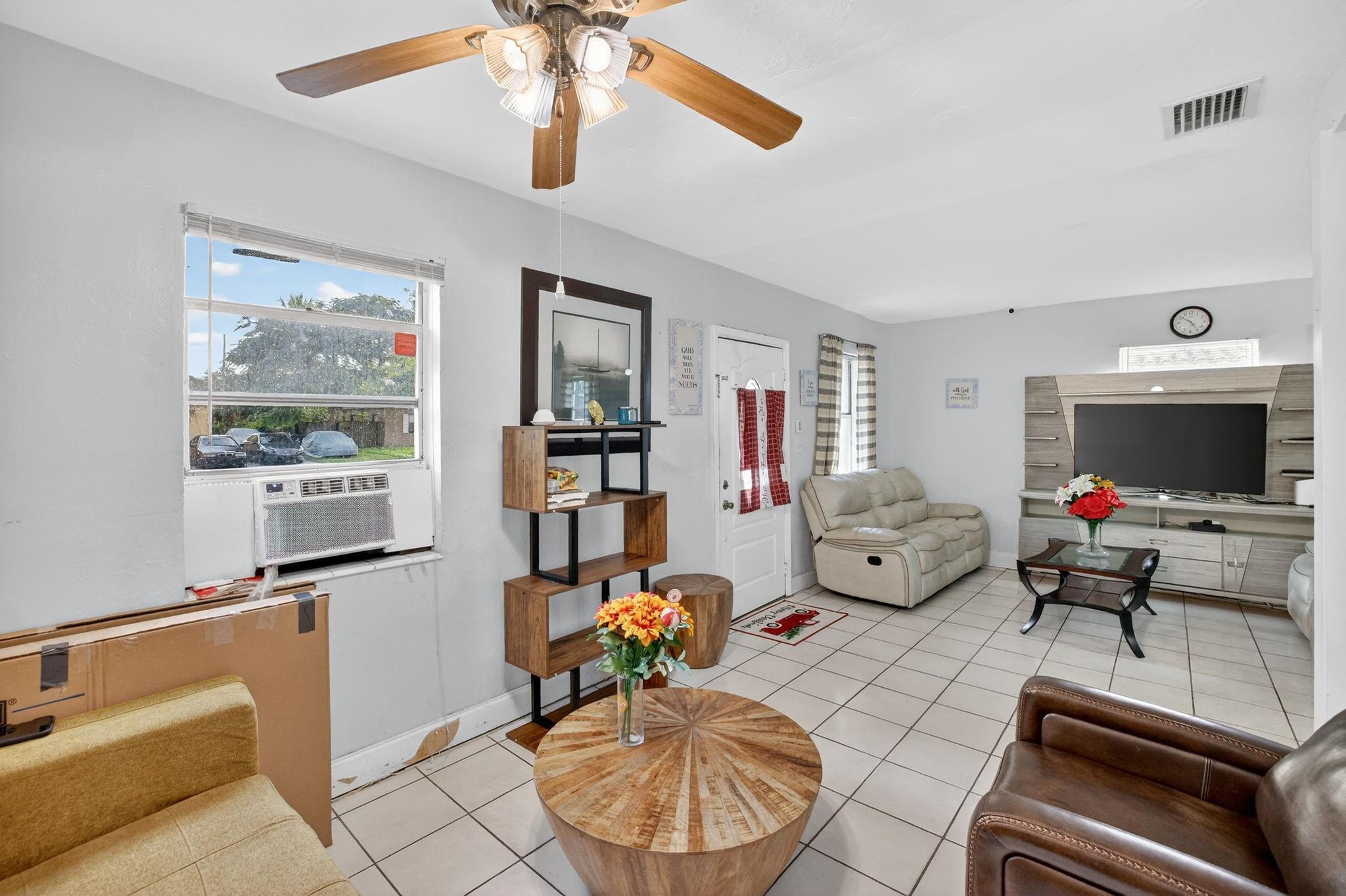 1525 NW 14th Ct Fort Lauderdale, FL 33311