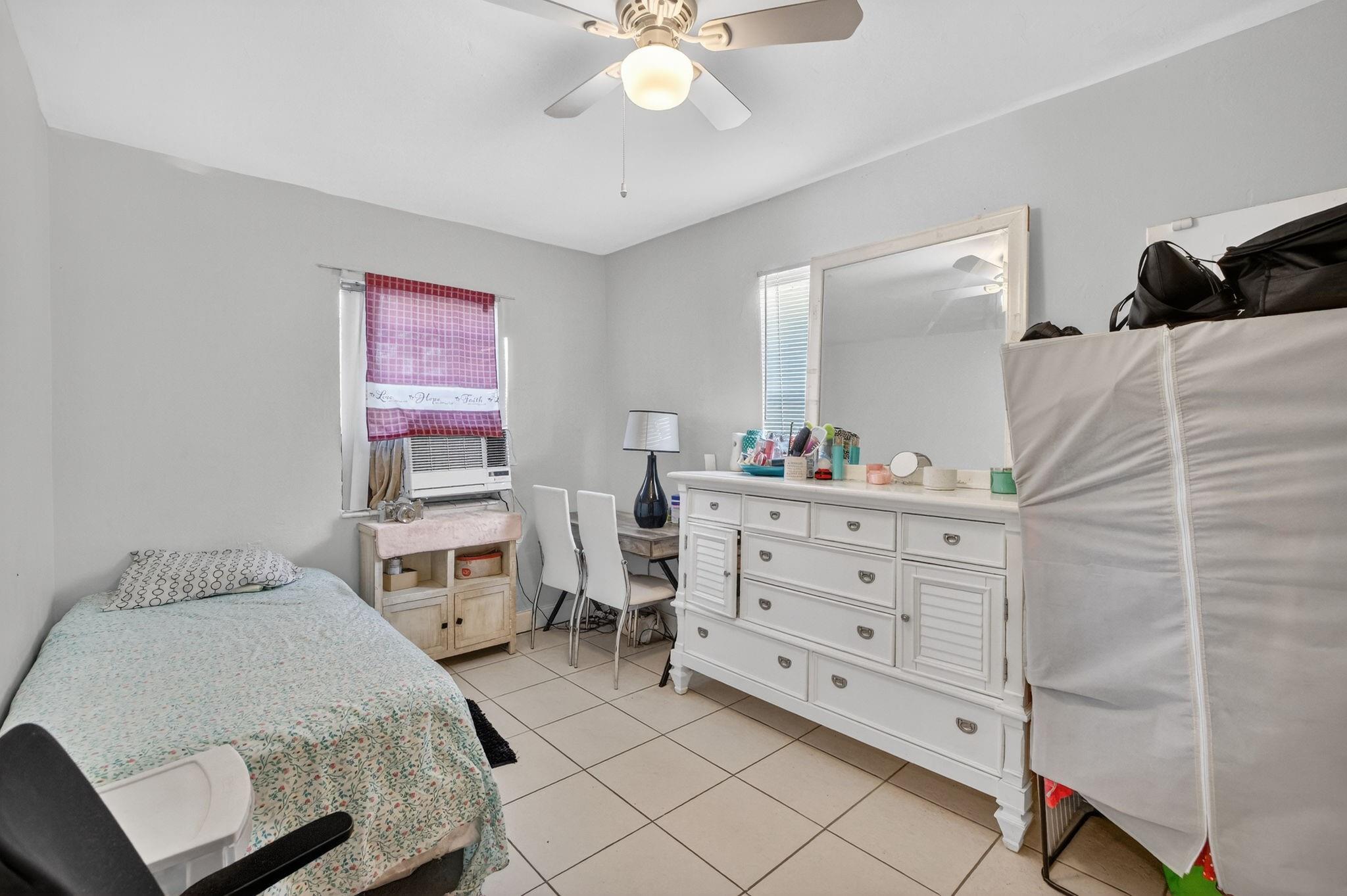 1525 NW 14th Ct Fort Lauderdale, FL 33311