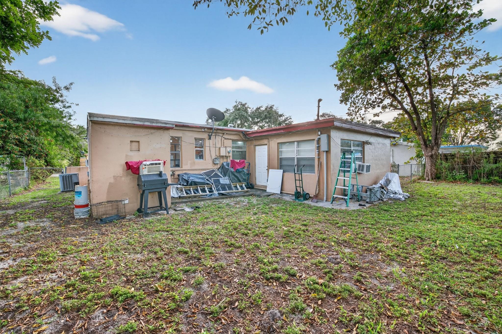 1525 NW 14th Ct Fort Lauderdale, FL 33311