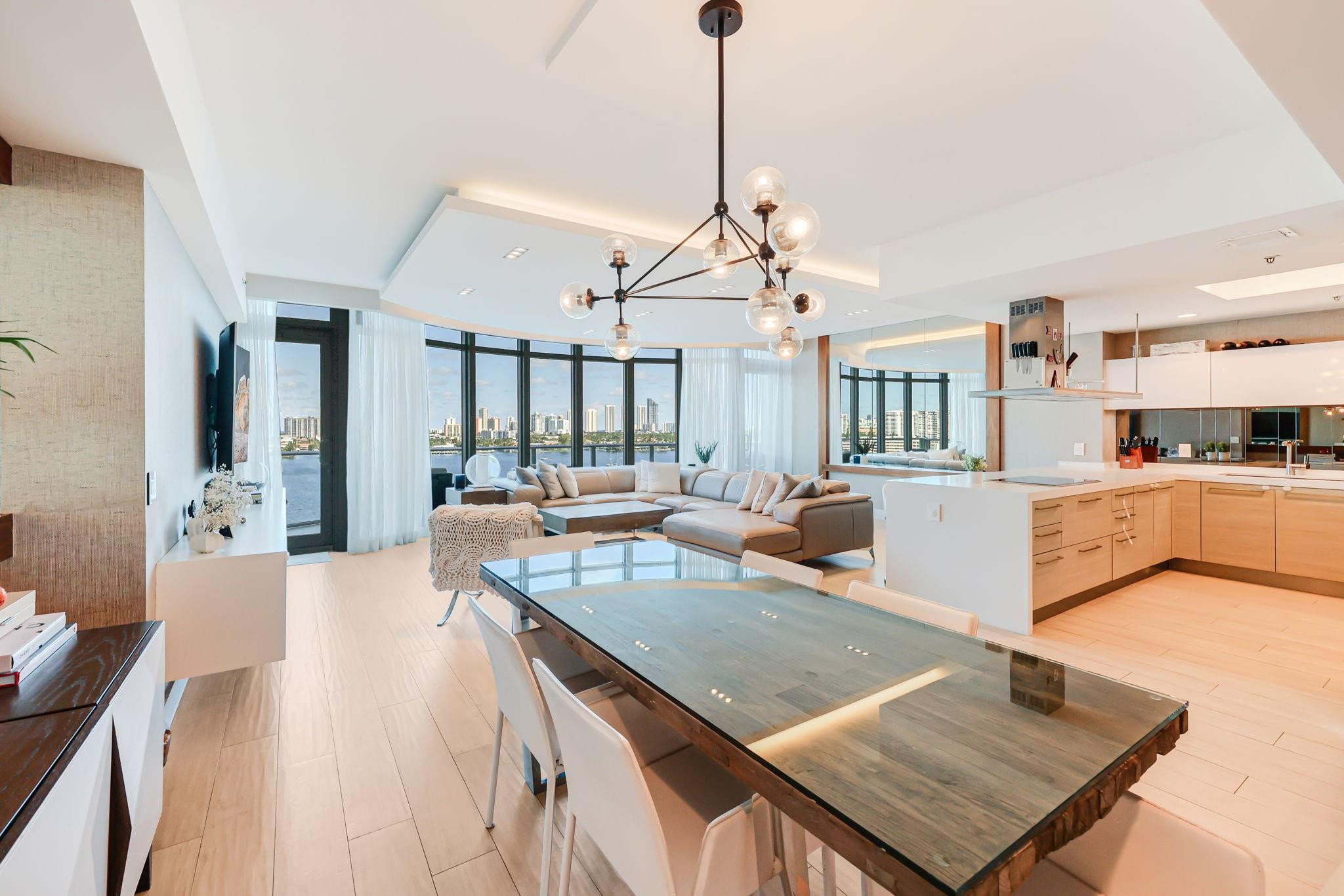 17301 Biscayne #1011 North Miami Beach, FL 33160