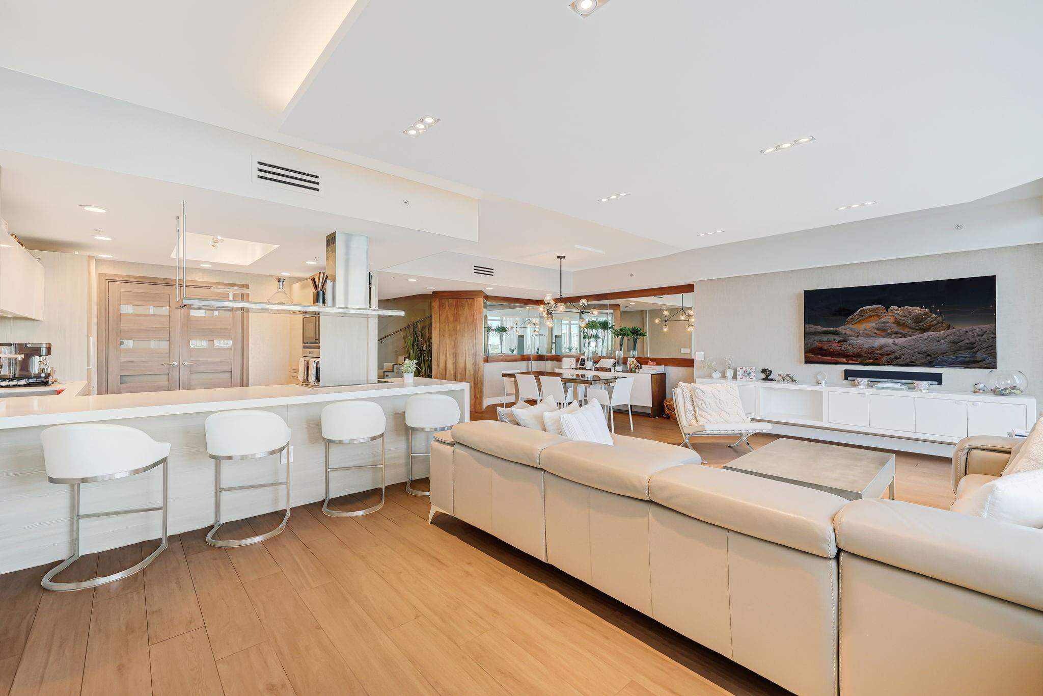 17301 Biscayne #1011 North Miami Beach, FL 33160