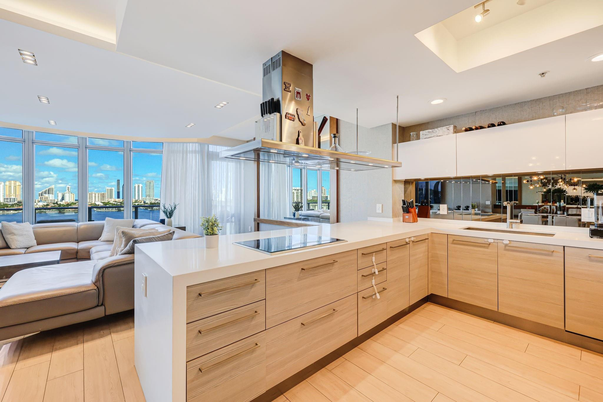 17301 Biscayne #1011 North Miami Beach, FL 33160