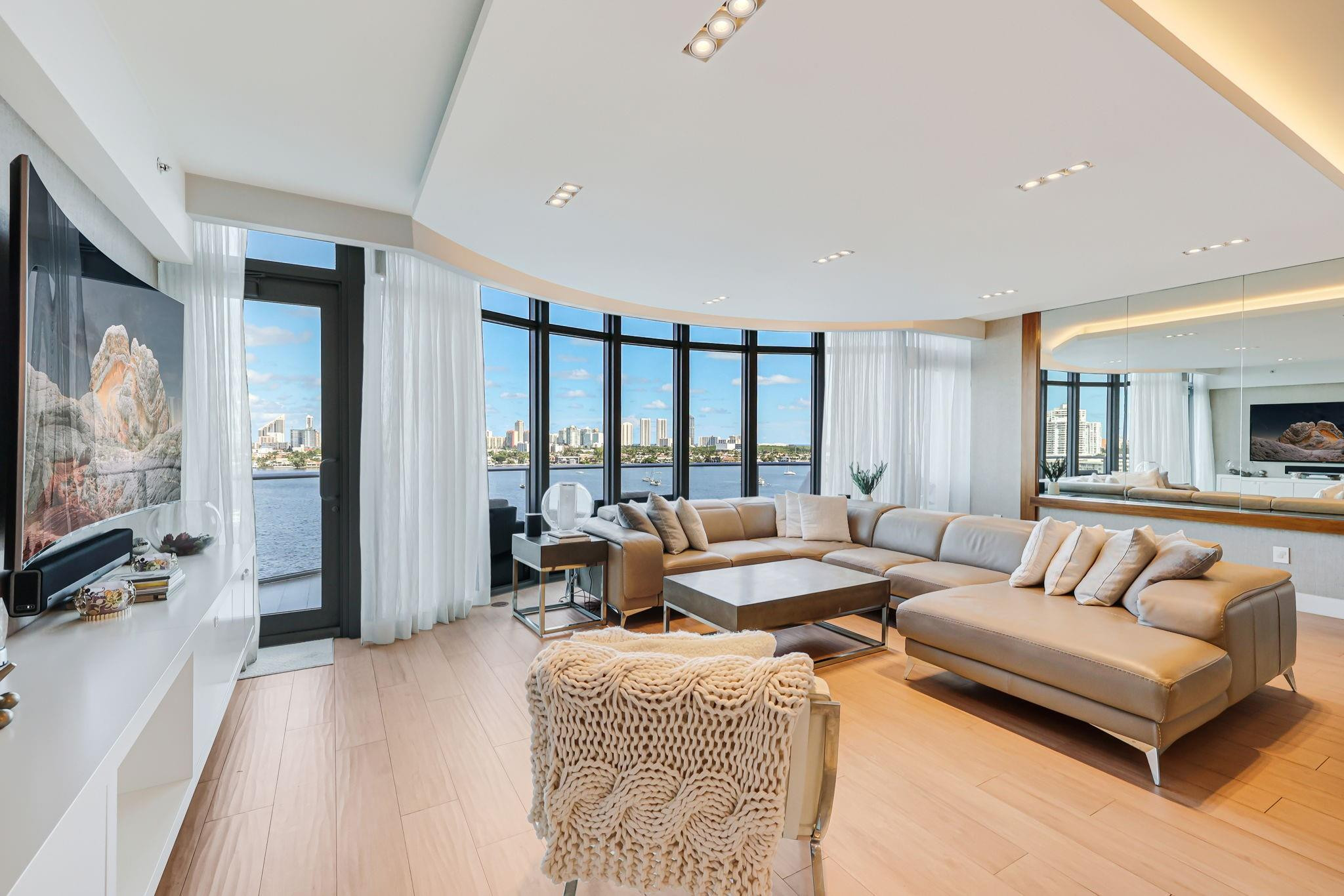 17301 Biscayne #1011 North Miami Beach, FL 33160