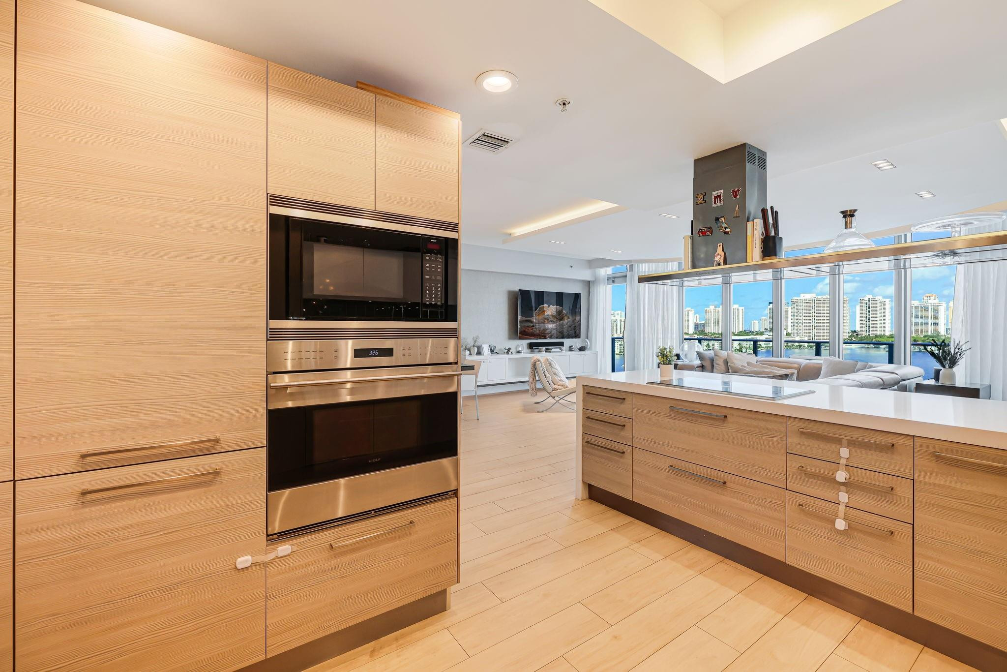 17301 Biscayne #1011 North Miami Beach, FL 33160