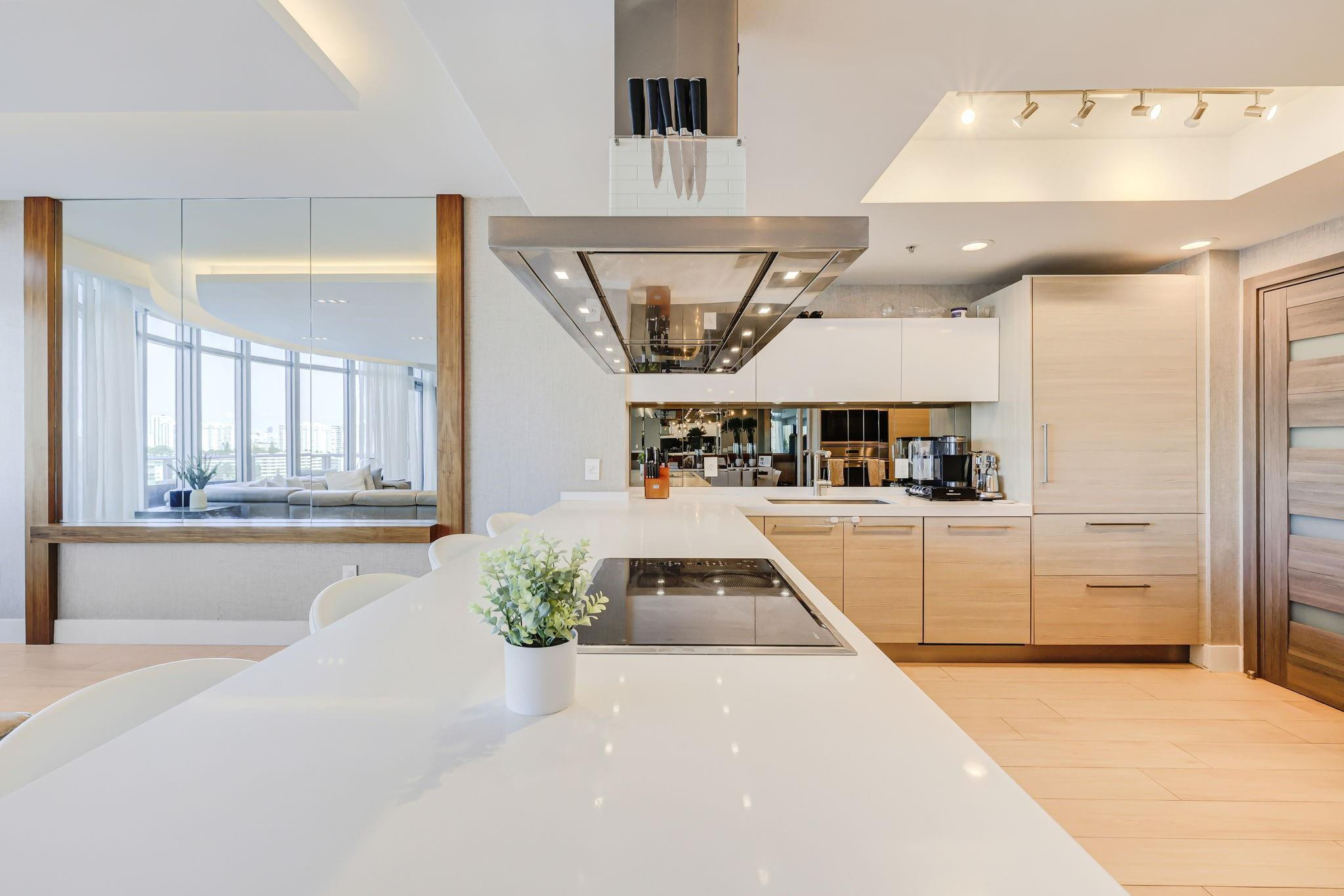 17301 Biscayne #1011 North Miami Beach, FL 33160