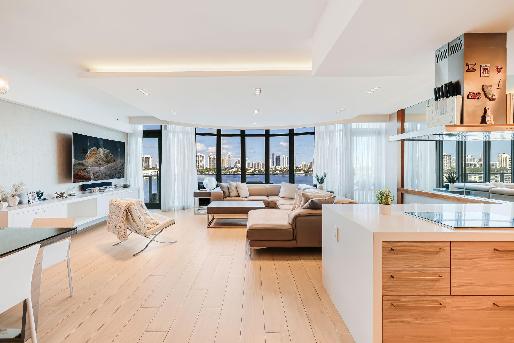 17301 Biscayne #1011 North Miami Beach, FL 33160