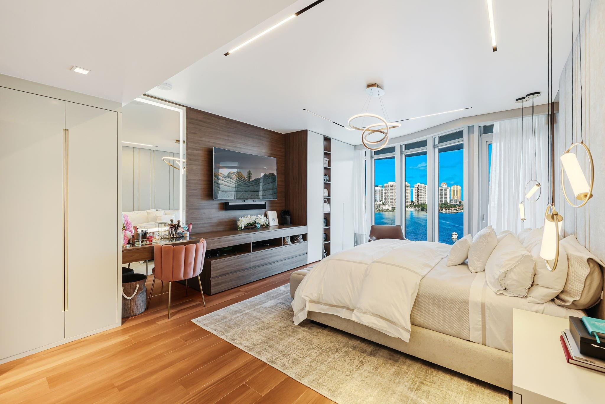 17301 Biscayne #1011 North Miami Beach, FL 33160