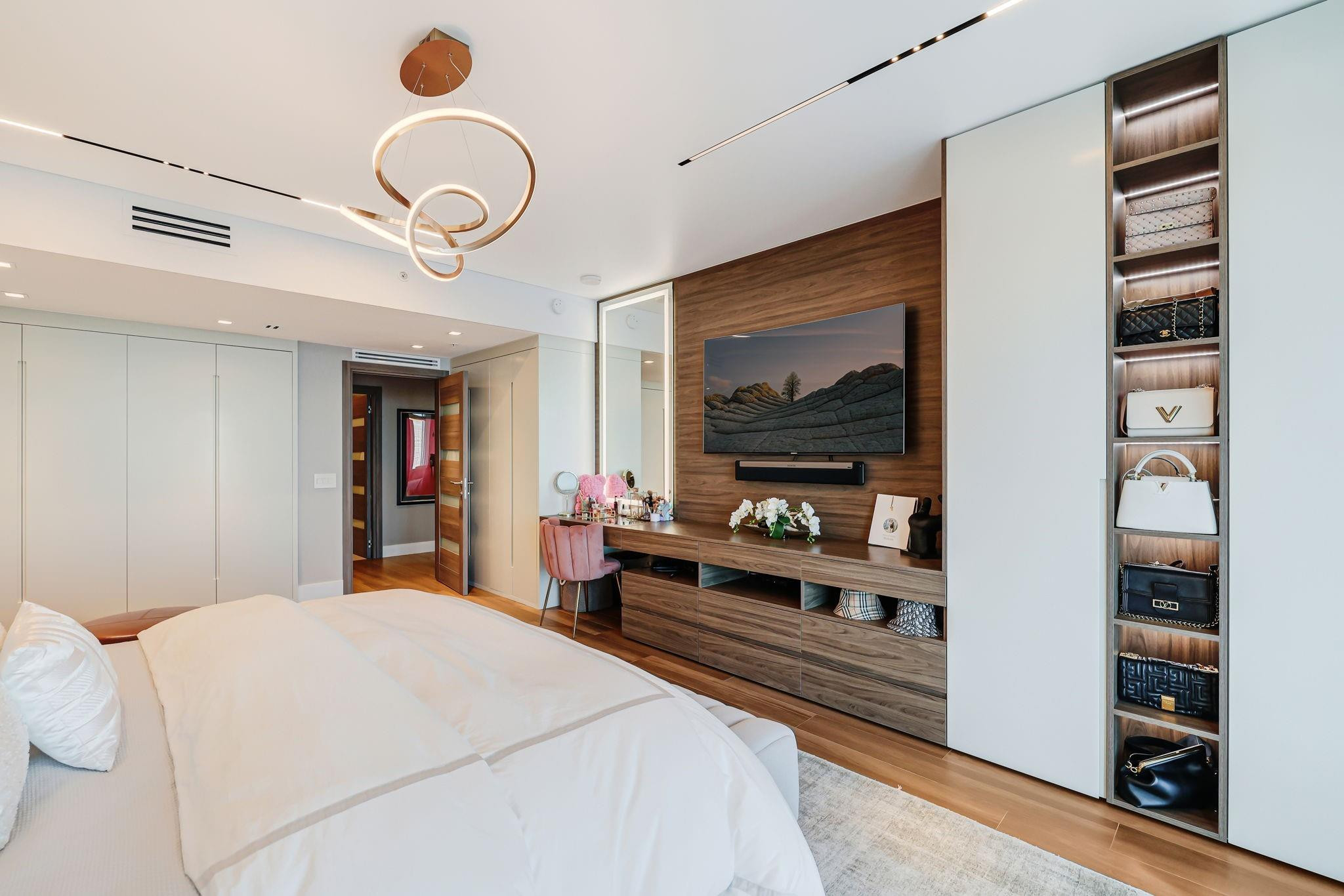 17301 Biscayne #1011 North Miami Beach, FL 33160