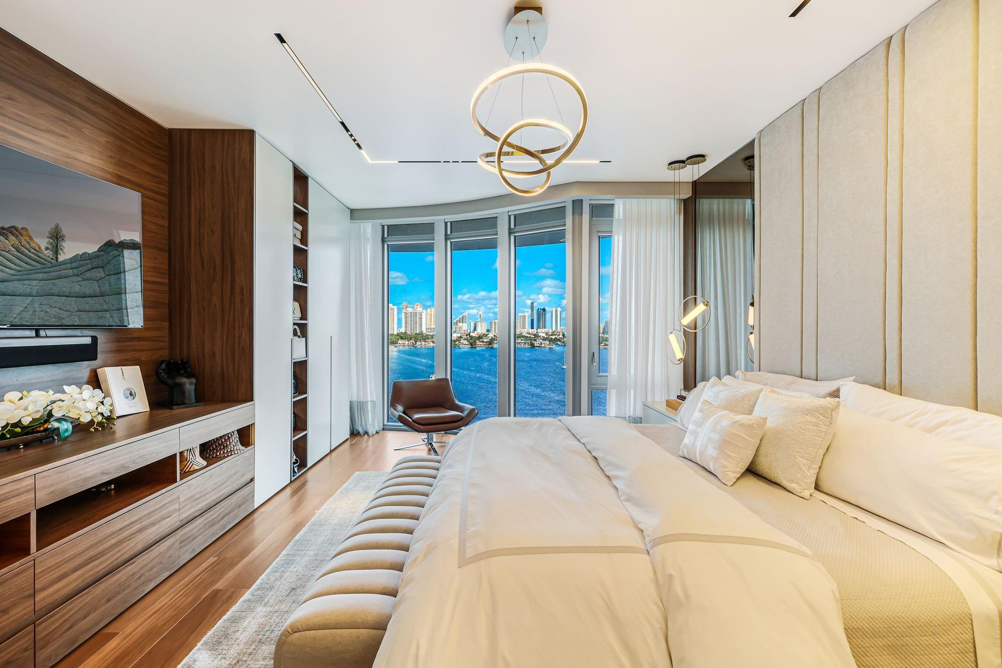 17301 Biscayne #1011 North Miami Beach, FL 33160