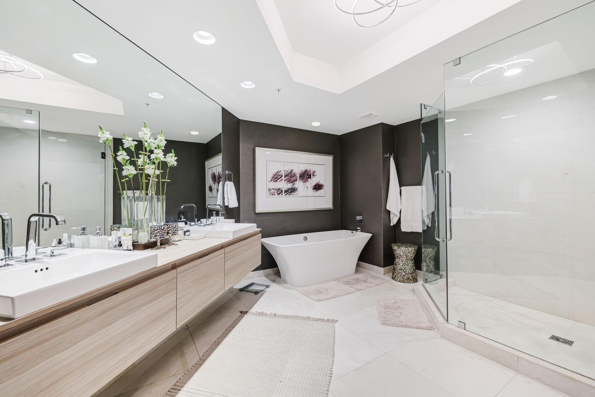 17301 Biscayne #1011 North Miami Beach, FL 33160