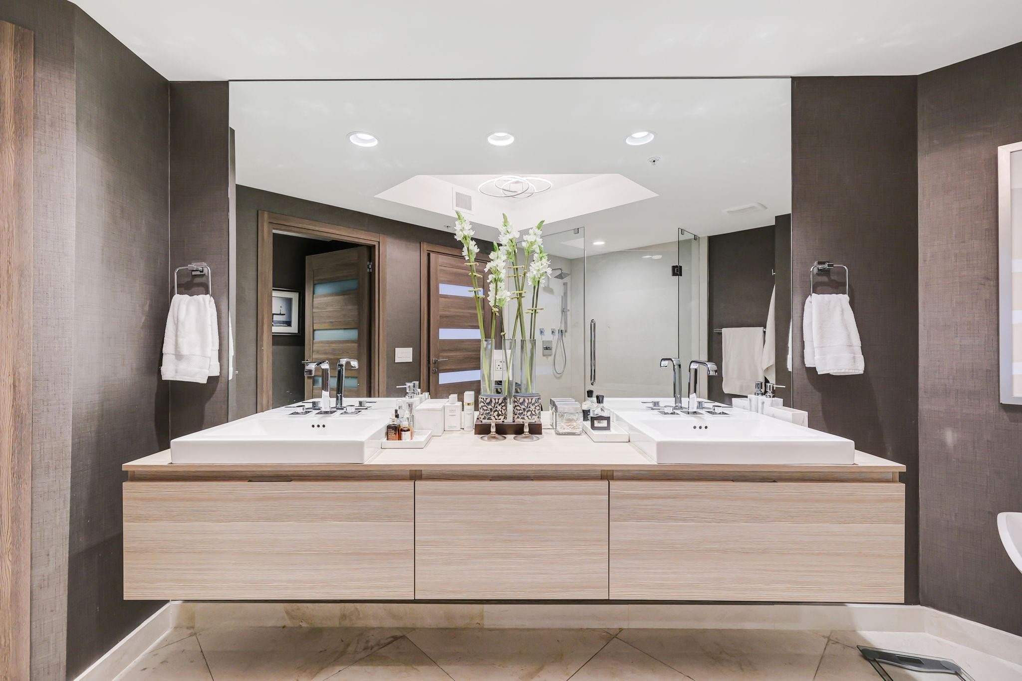 17301 Biscayne #1011 North Miami Beach, FL 33160