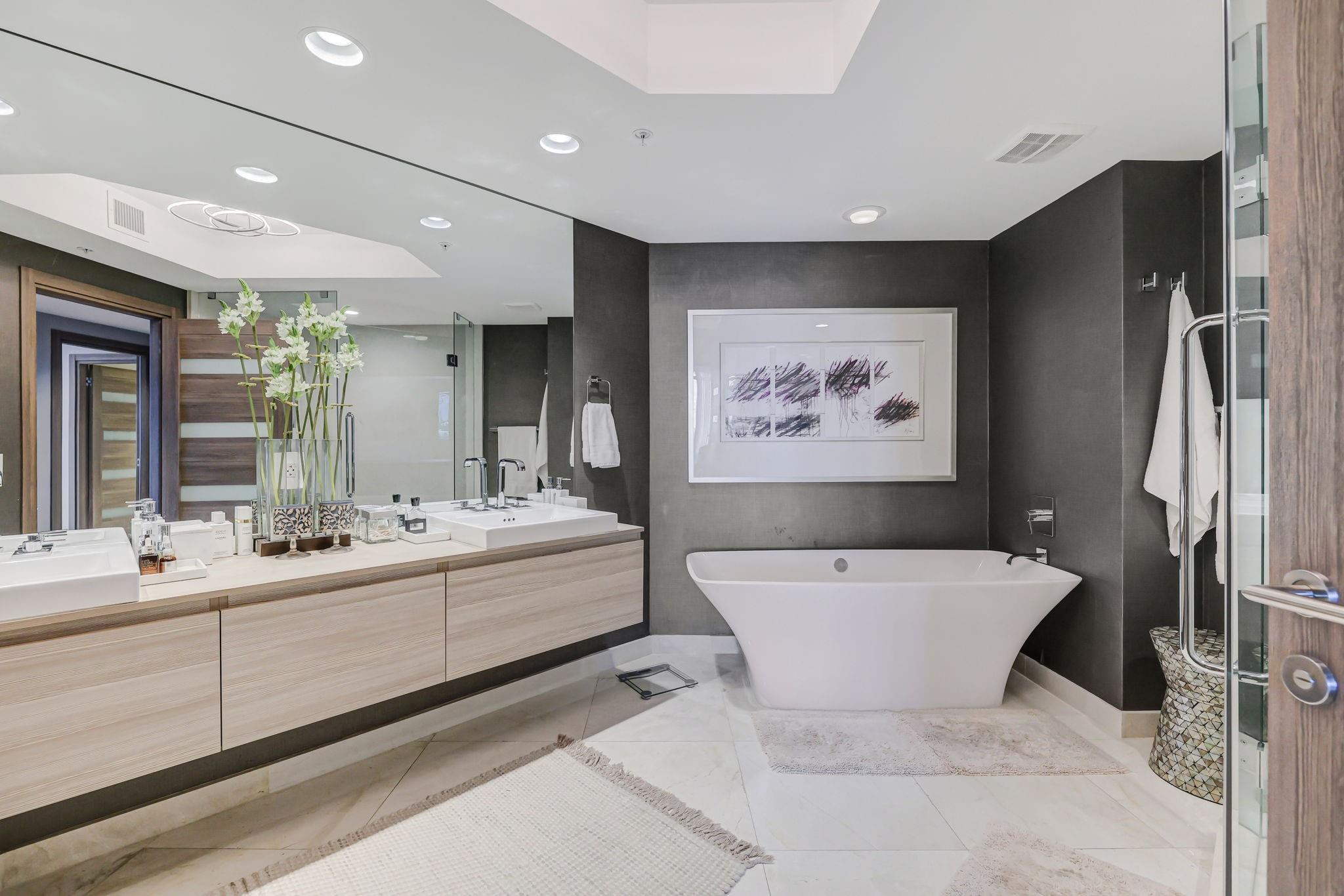 17301 Biscayne #1011 North Miami Beach, FL 33160