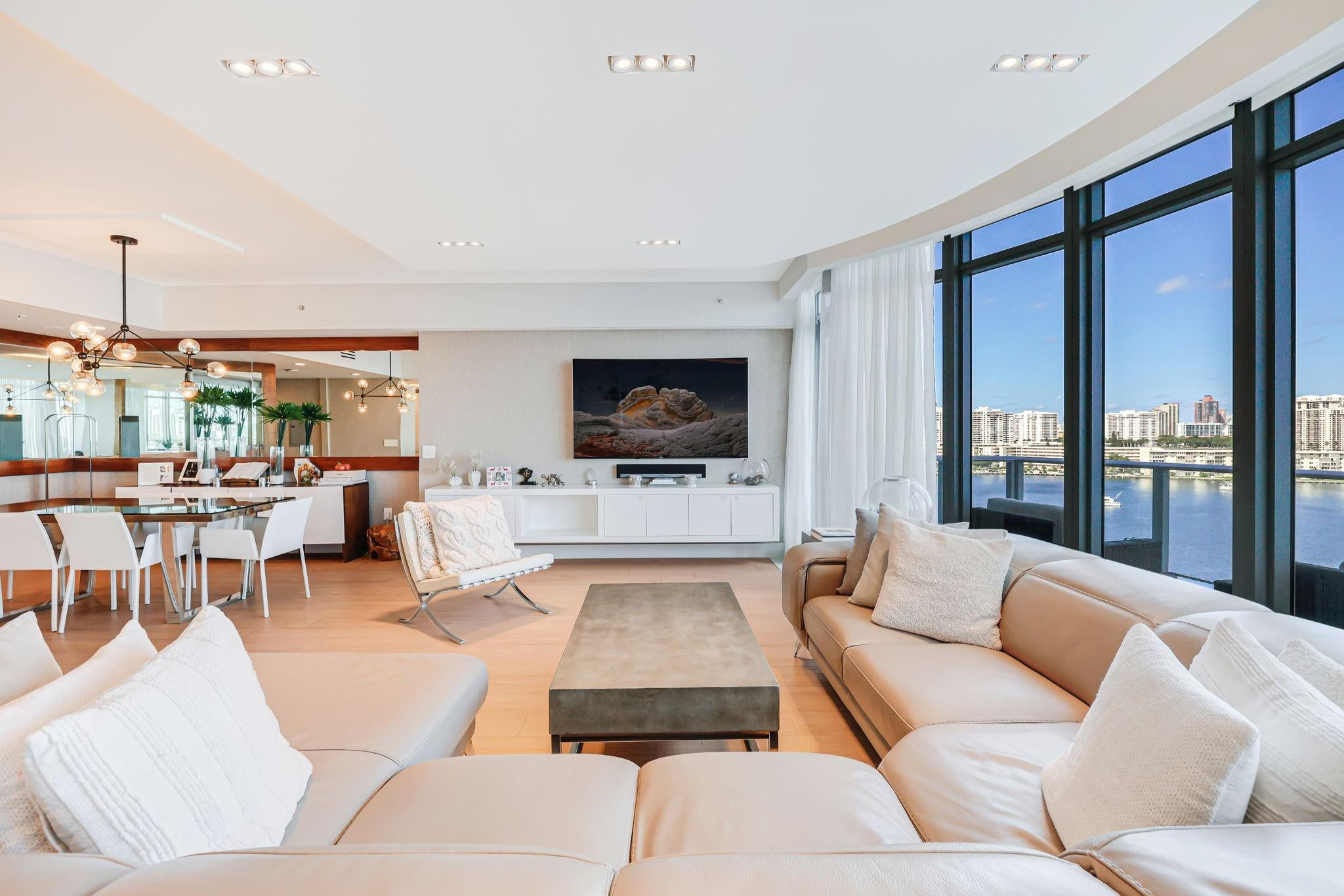 17301 Biscayne #1011 North Miami Beach, FL 33160