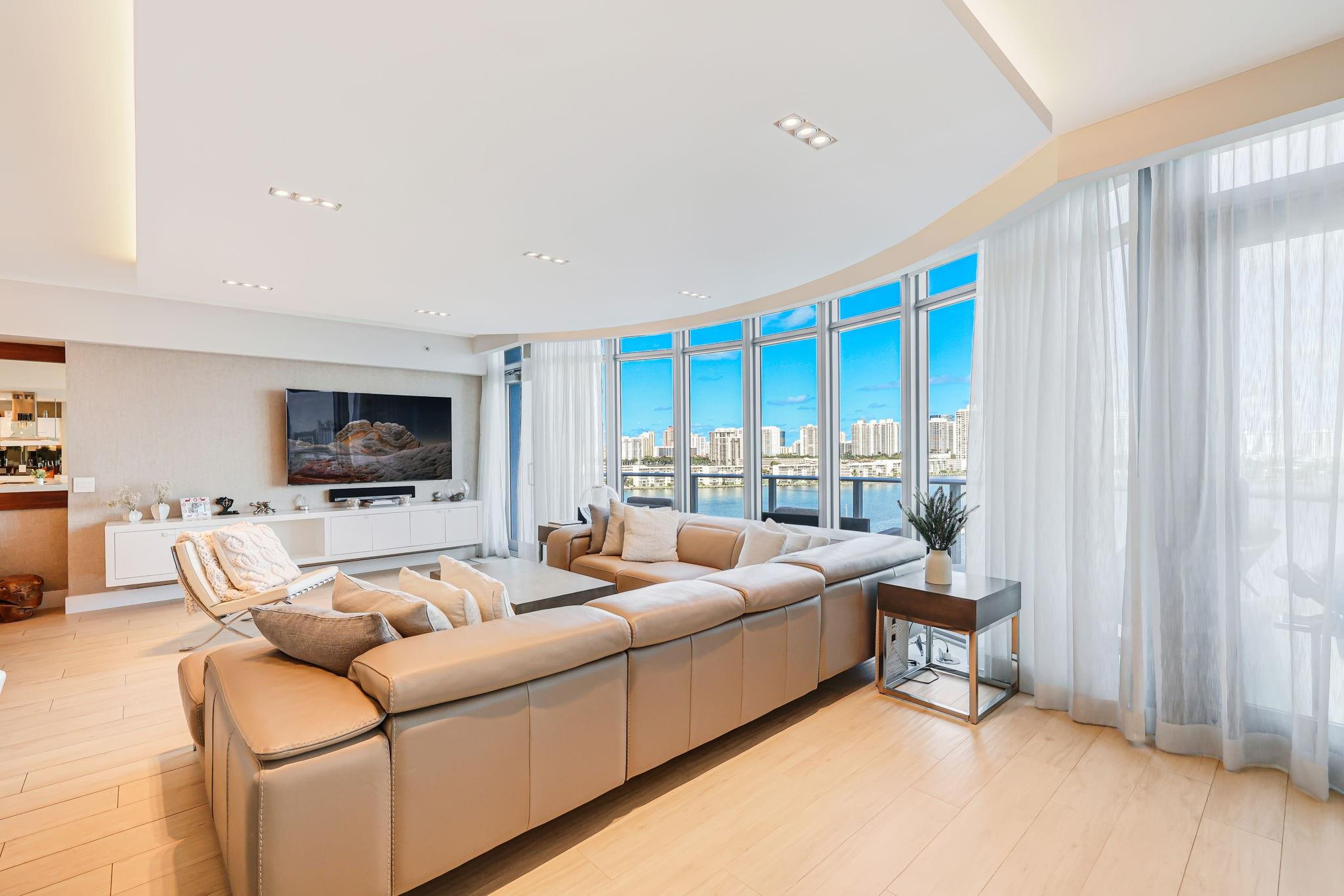 17301 Biscayne #1011 North Miami Beach, FL 33160