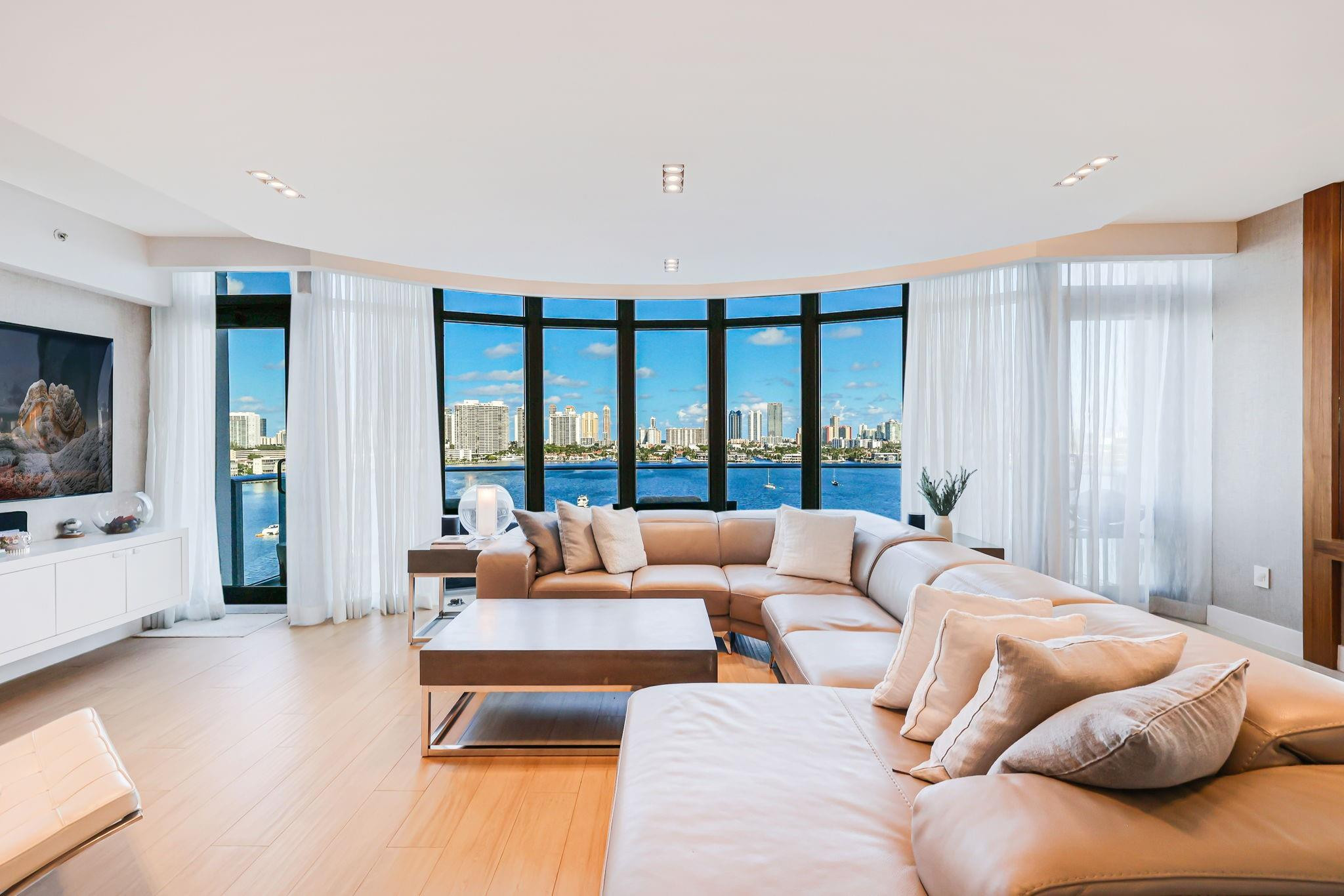 17301 Biscayne #1011 North Miami Beach, FL 33160