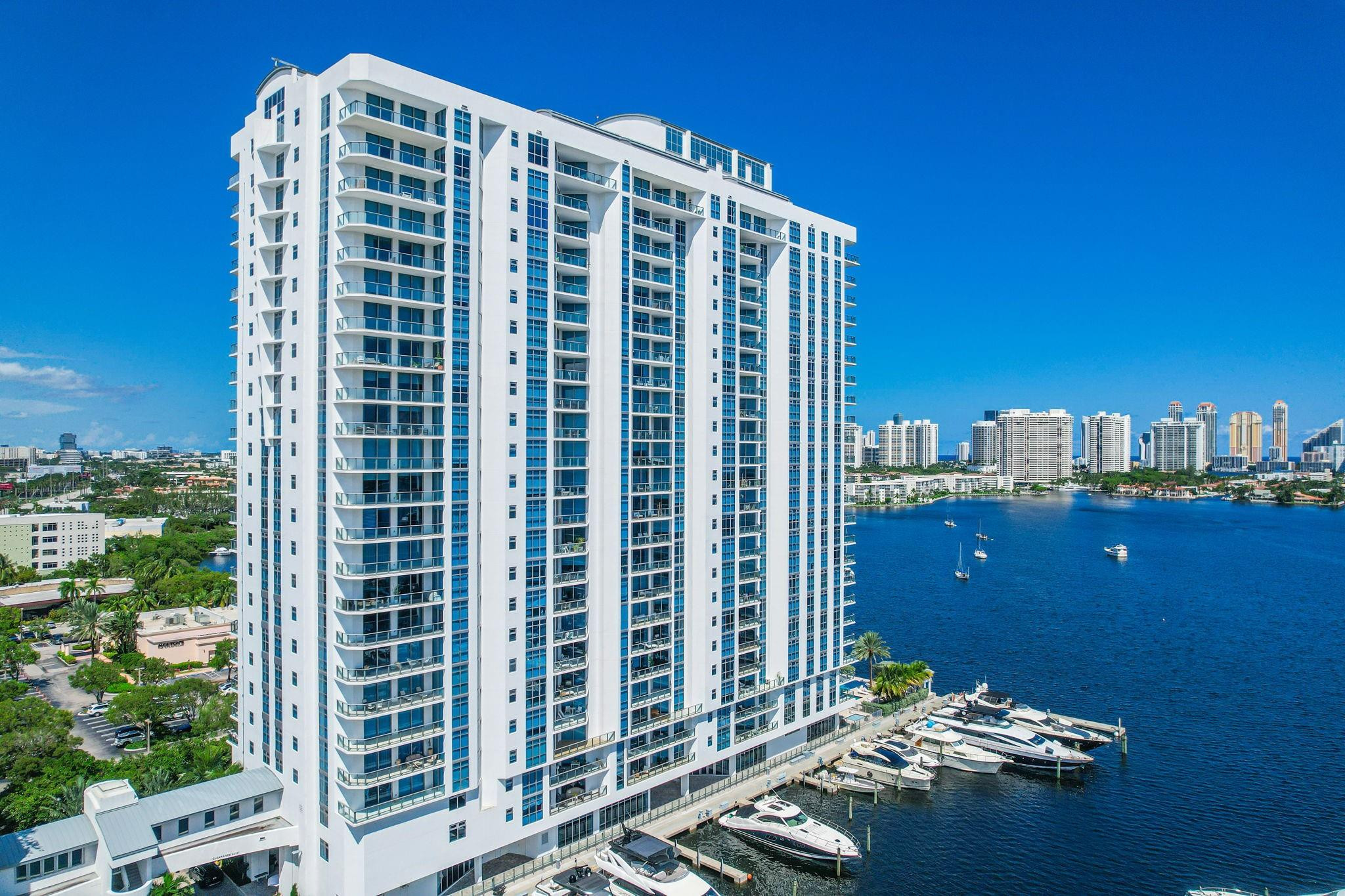 17301 Biscayne #1011 North Miami Beach, FL 33160