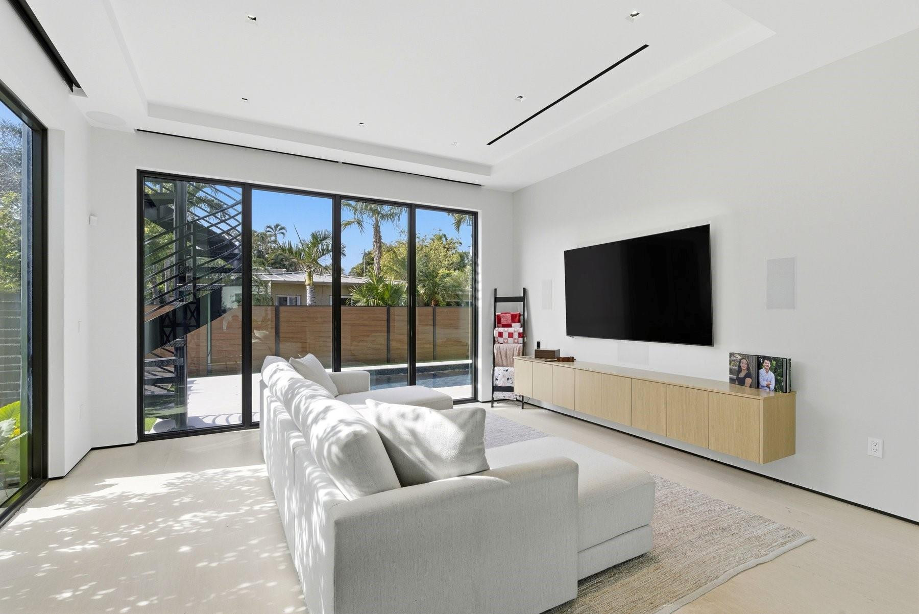 2103 Bayview Fort Lauderdale, FL 33305