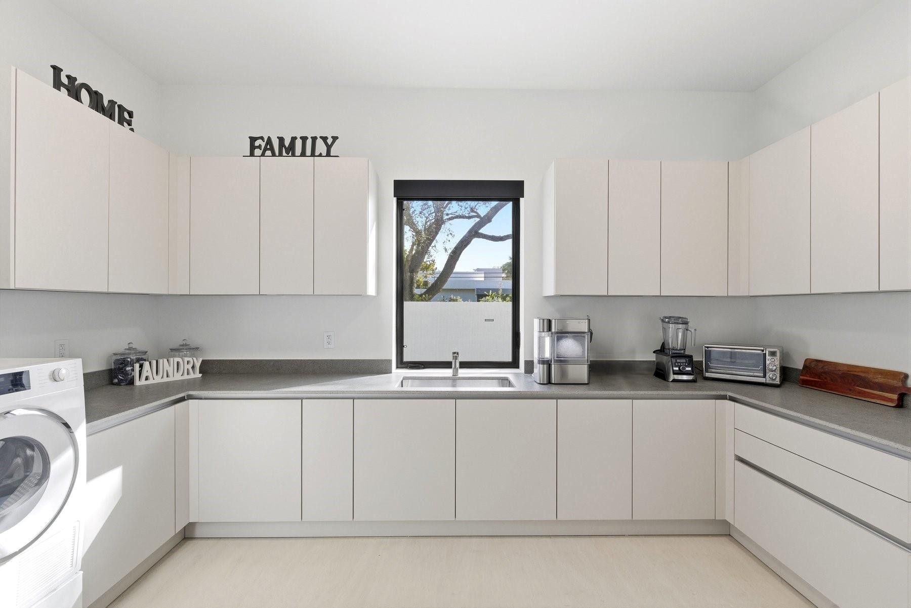 2103 Bayview Fort Lauderdale, FL 33305