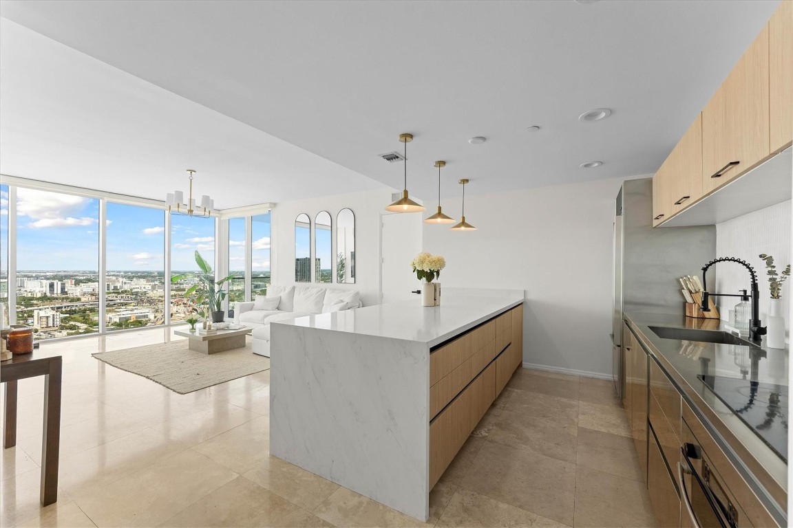 1040 Biscayne #3906