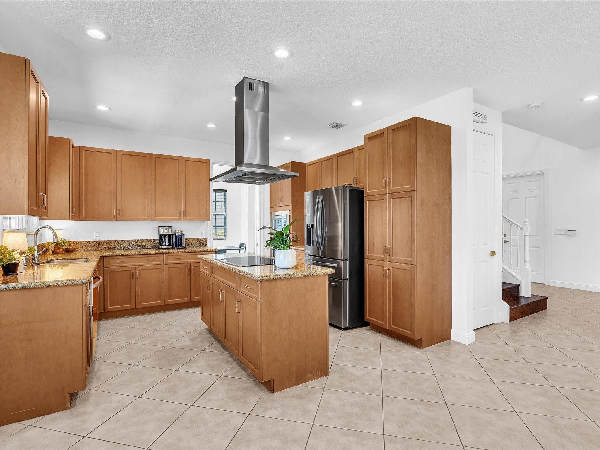 6806 Lakeside Davie, FL 33314