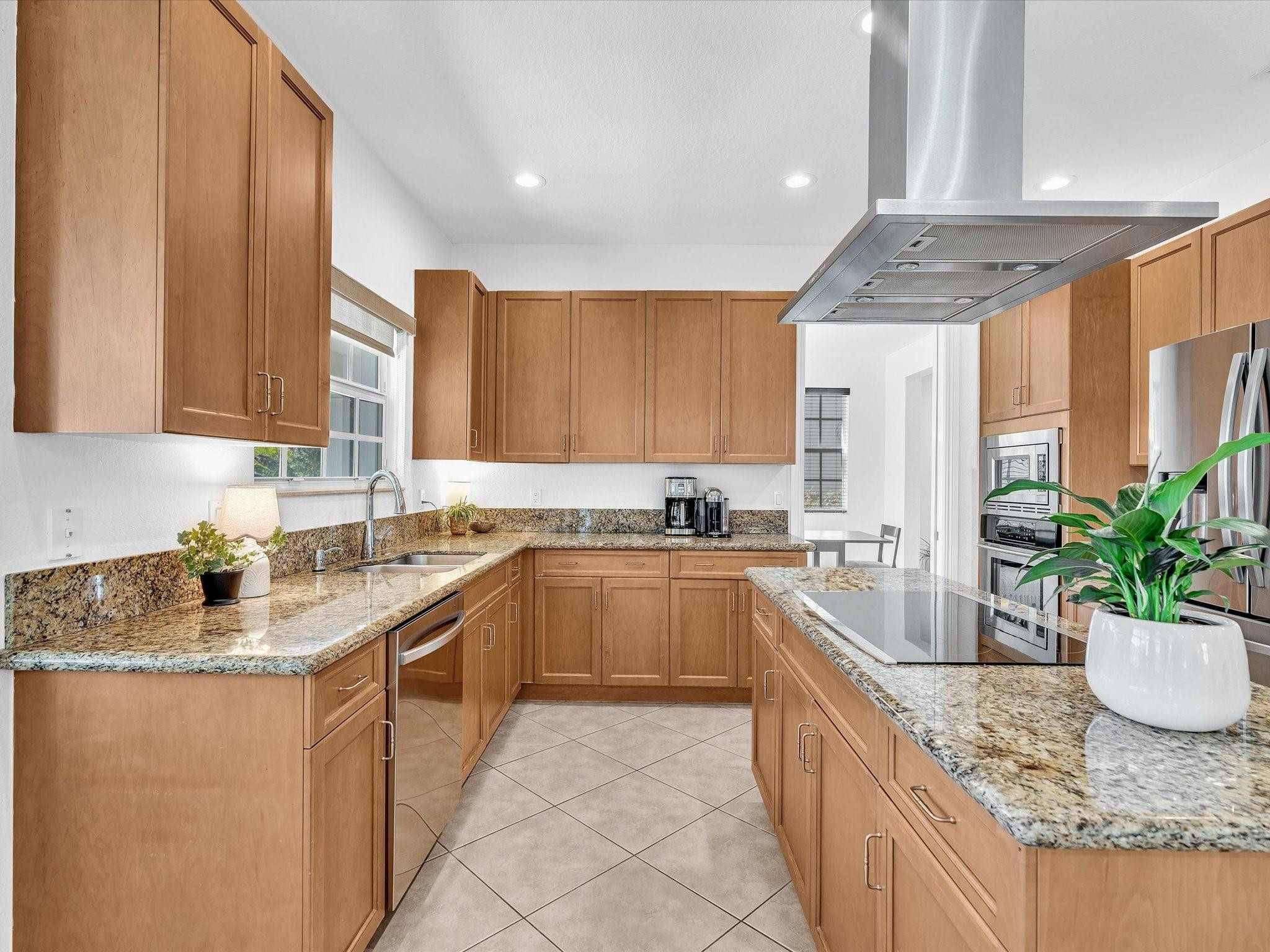 6806 Lakeside Davie, FL 33314