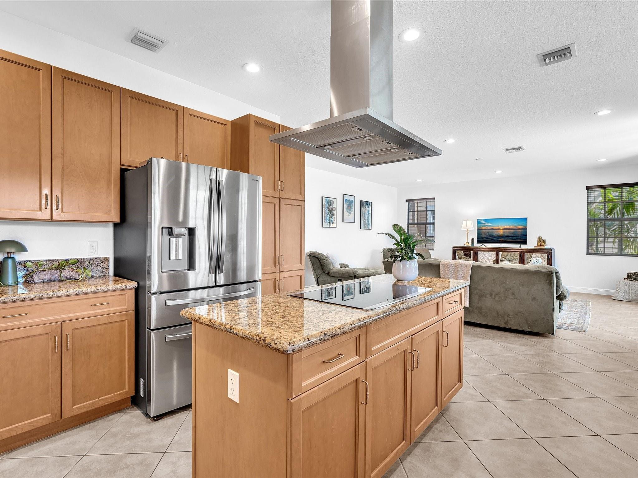 6806 Lakeside Davie, FL 33314