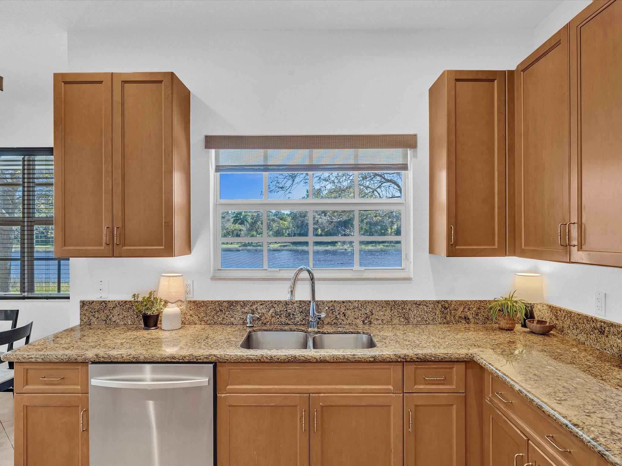 6806 Lakeside Davie, FL 33314