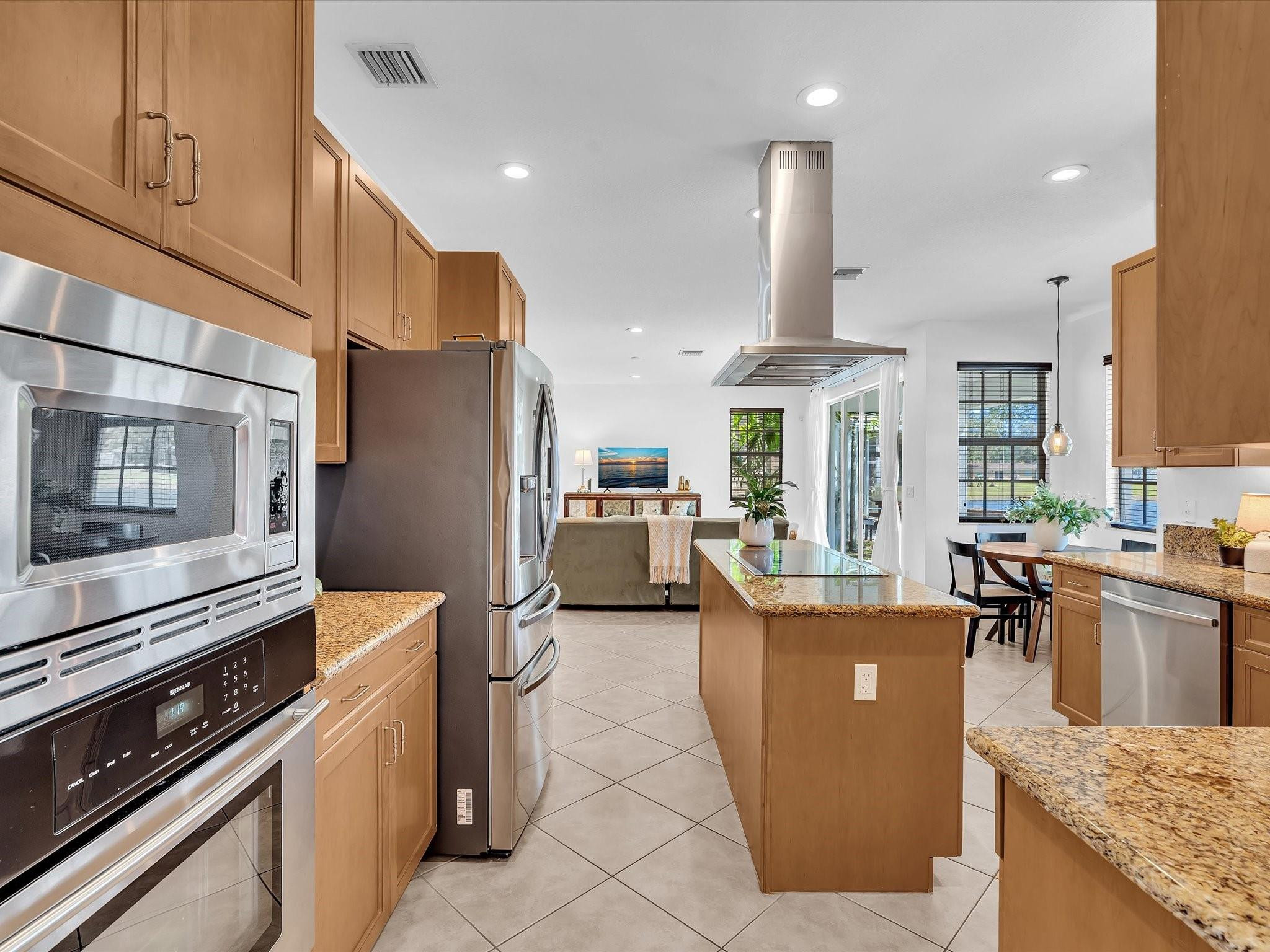 6806 Lakeside Davie, FL 33314