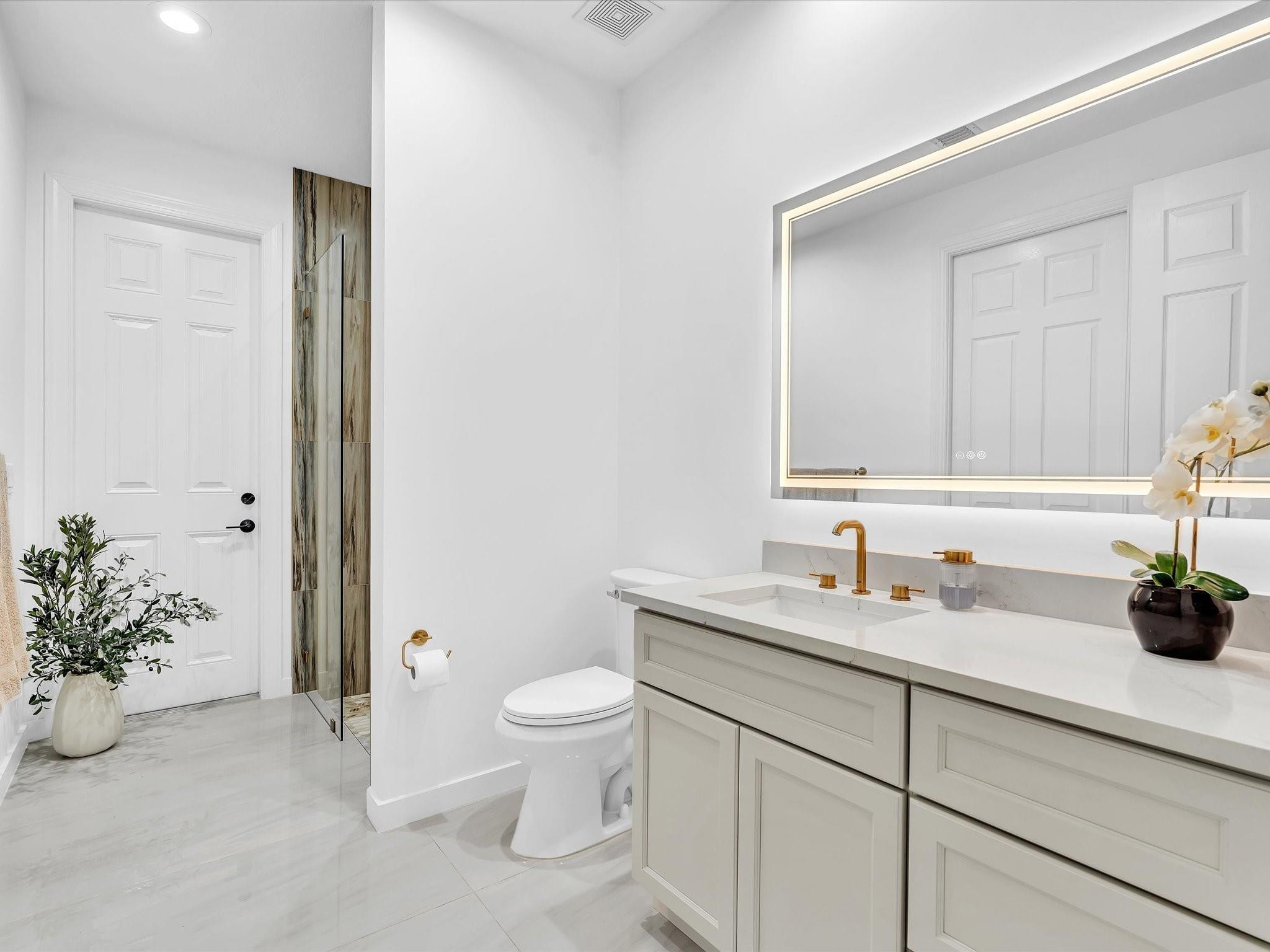 6806 Lakeside Davie, FL 33314