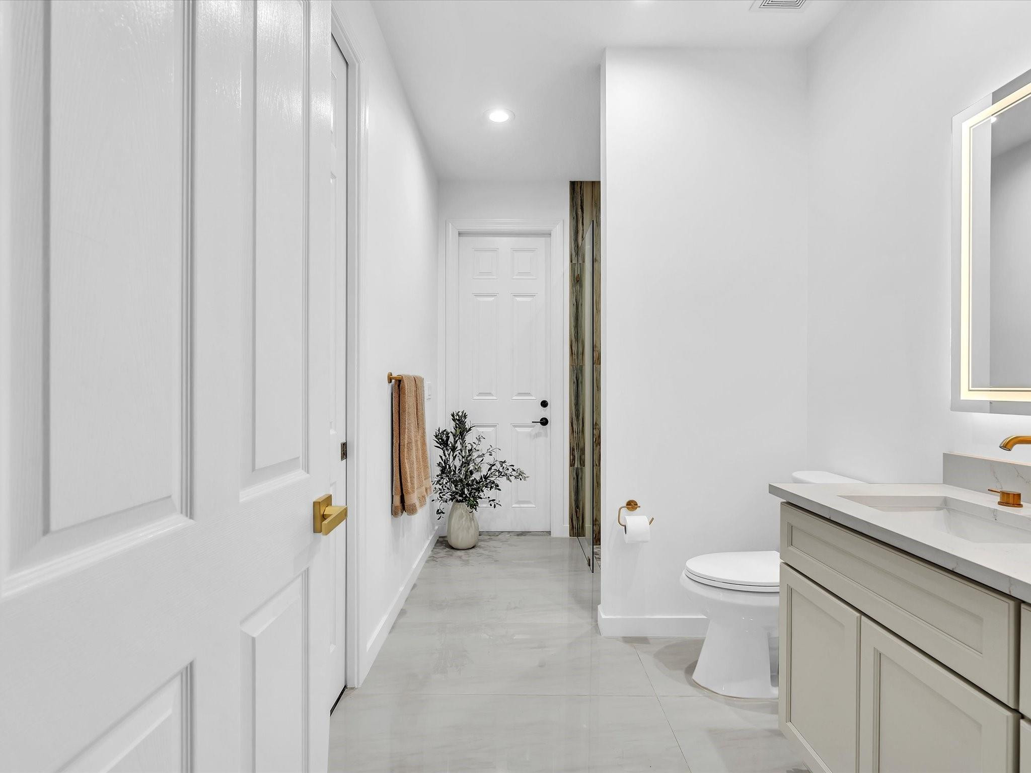 6806 Lakeside Davie, FL 33314