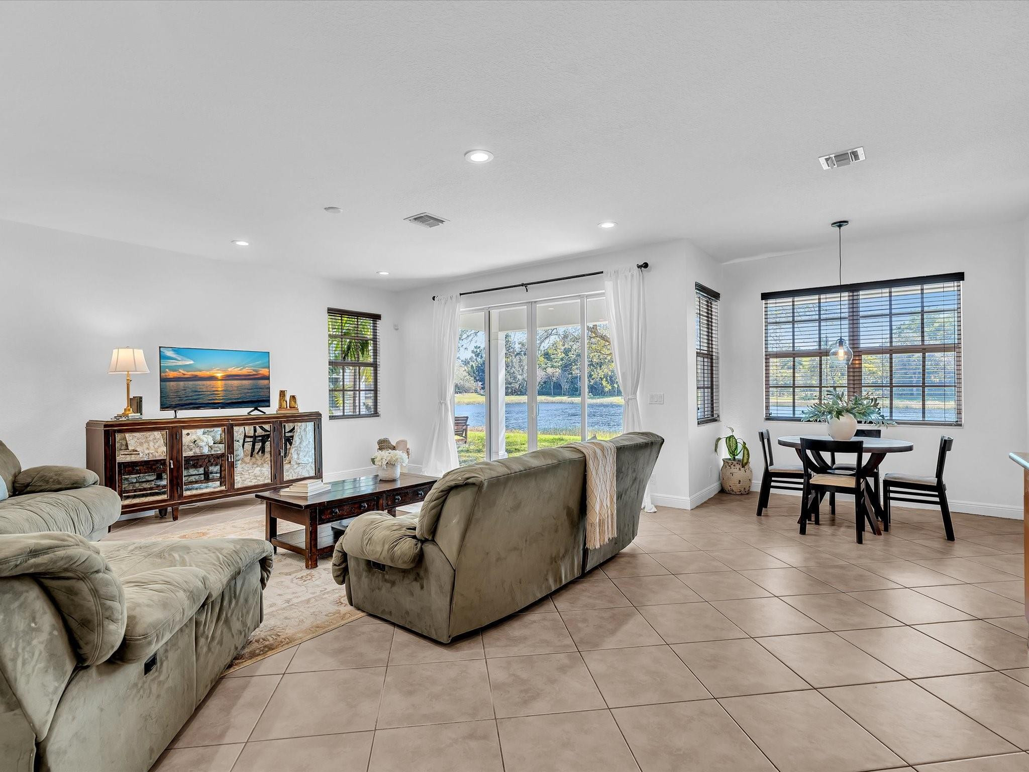 6806 Lakeside Davie, FL 33314