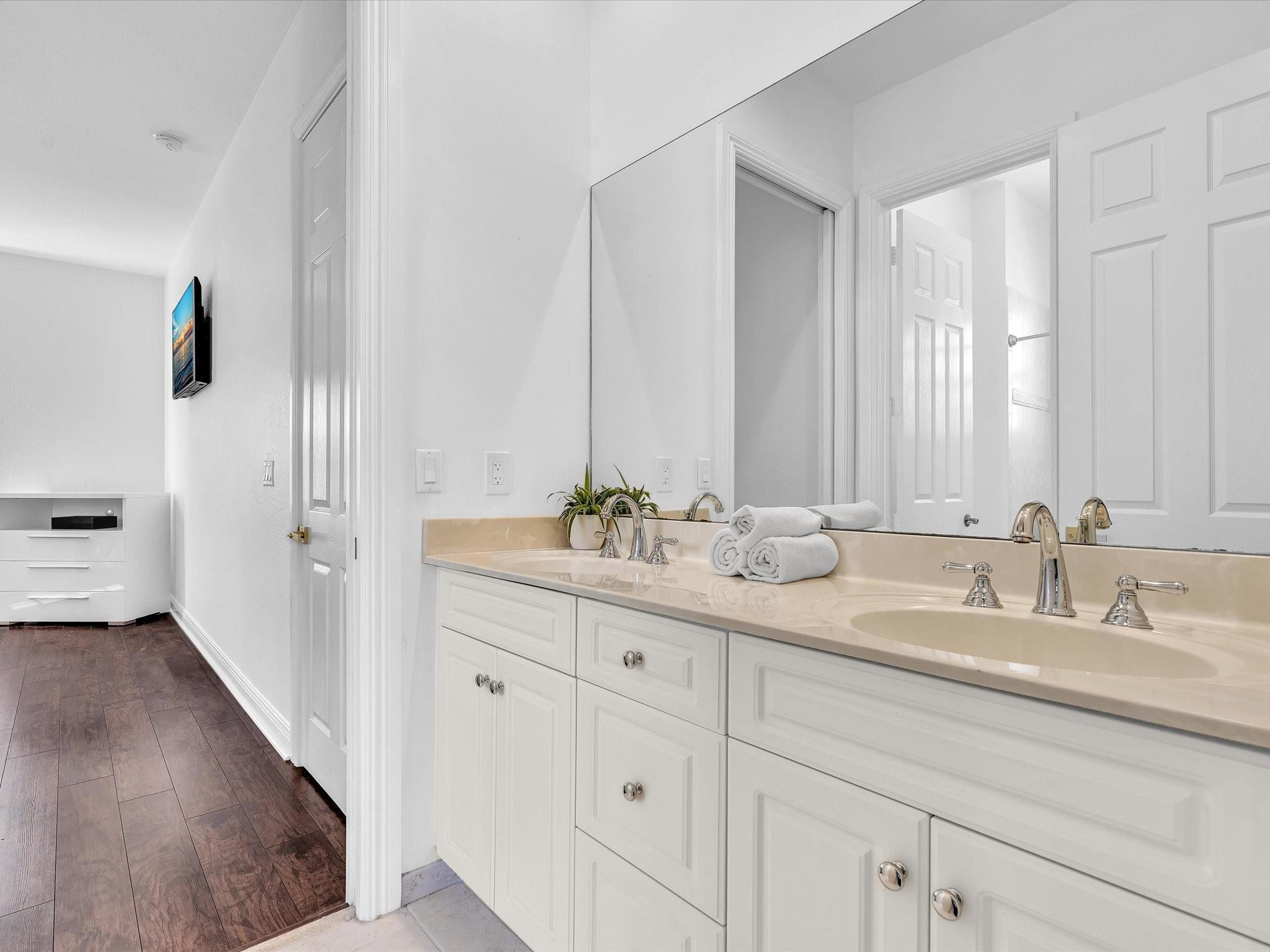 6806 Lakeside Davie, FL 33314