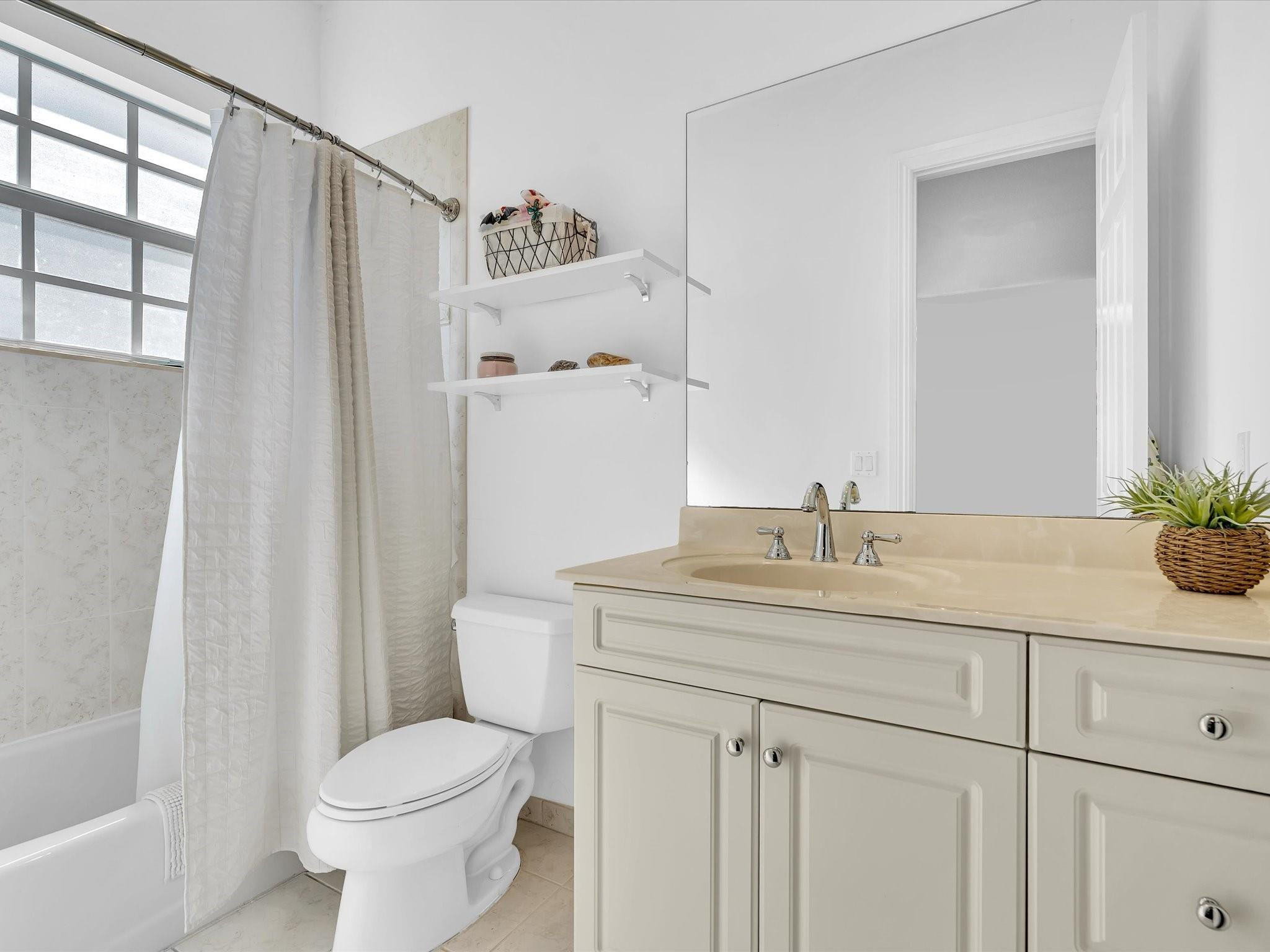 6806 Lakeside Davie, FL 33314