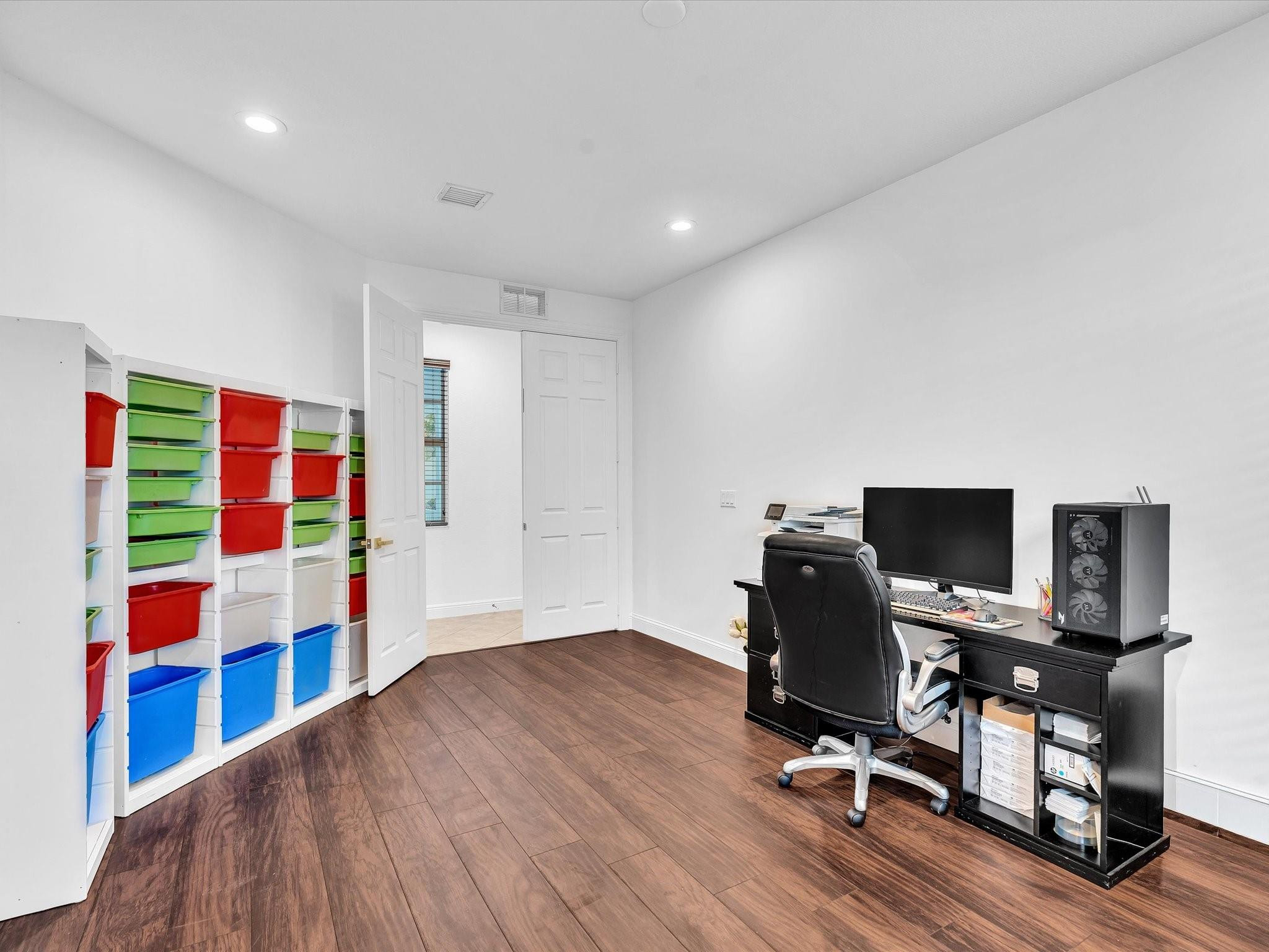 6806 Lakeside Davie, FL 33314