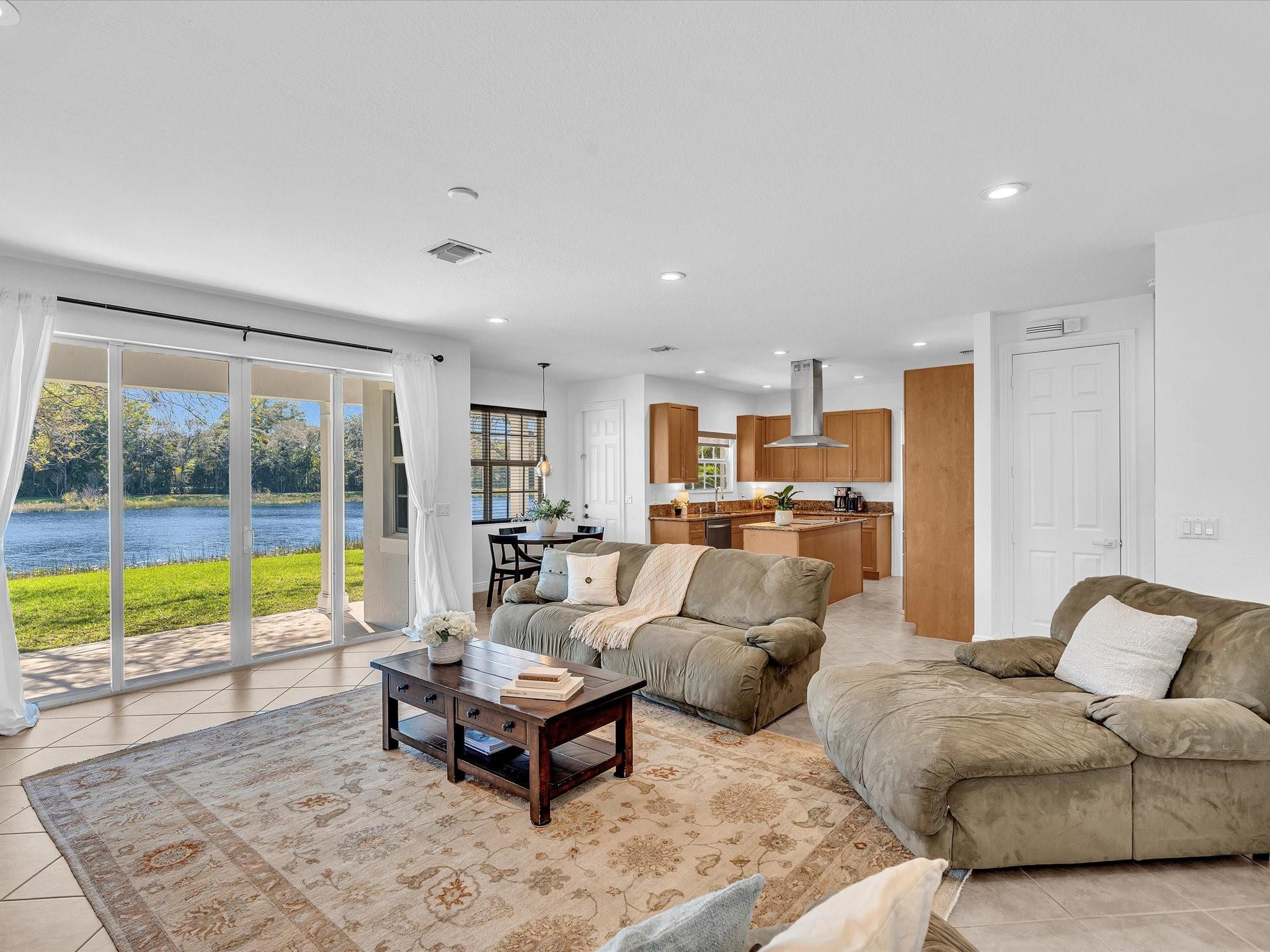 6806 Lakeside Davie, FL 33314