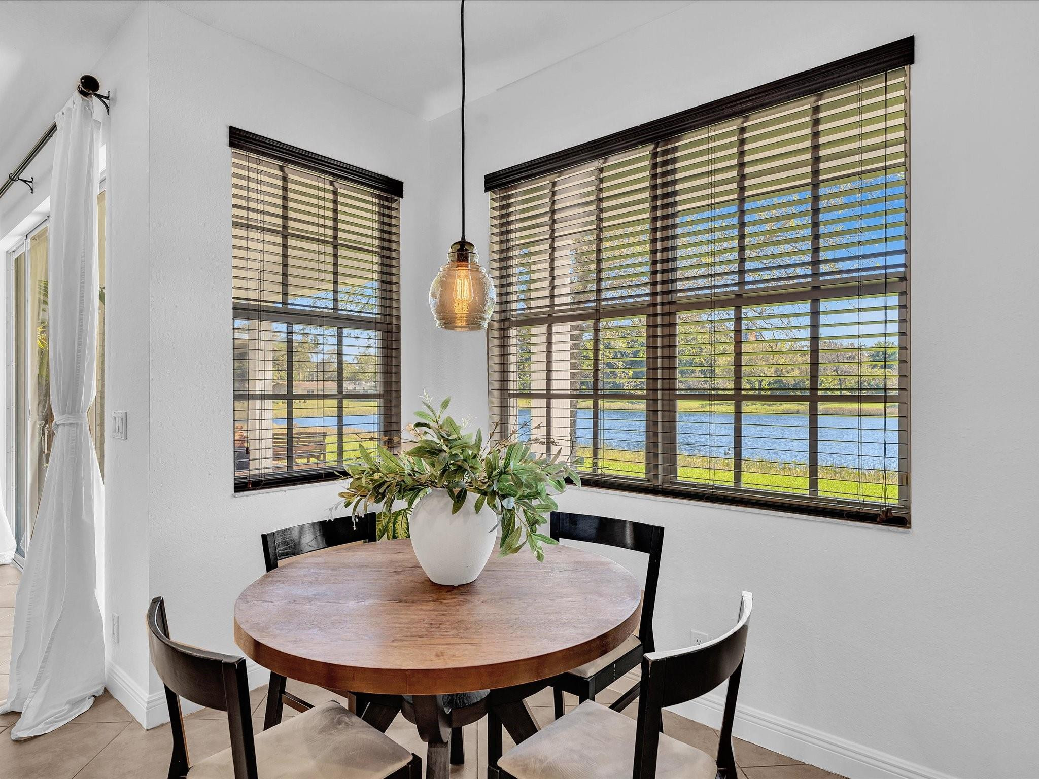 6806 Lakeside Davie, FL 33314