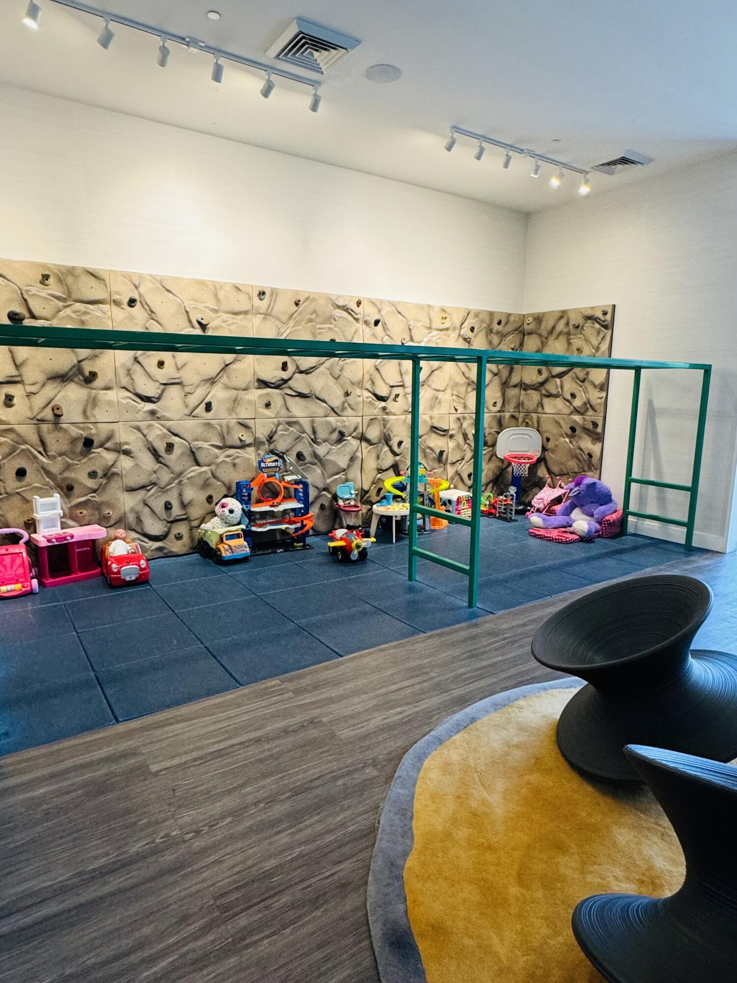 image THE HARBOUR NORTH CONDO17