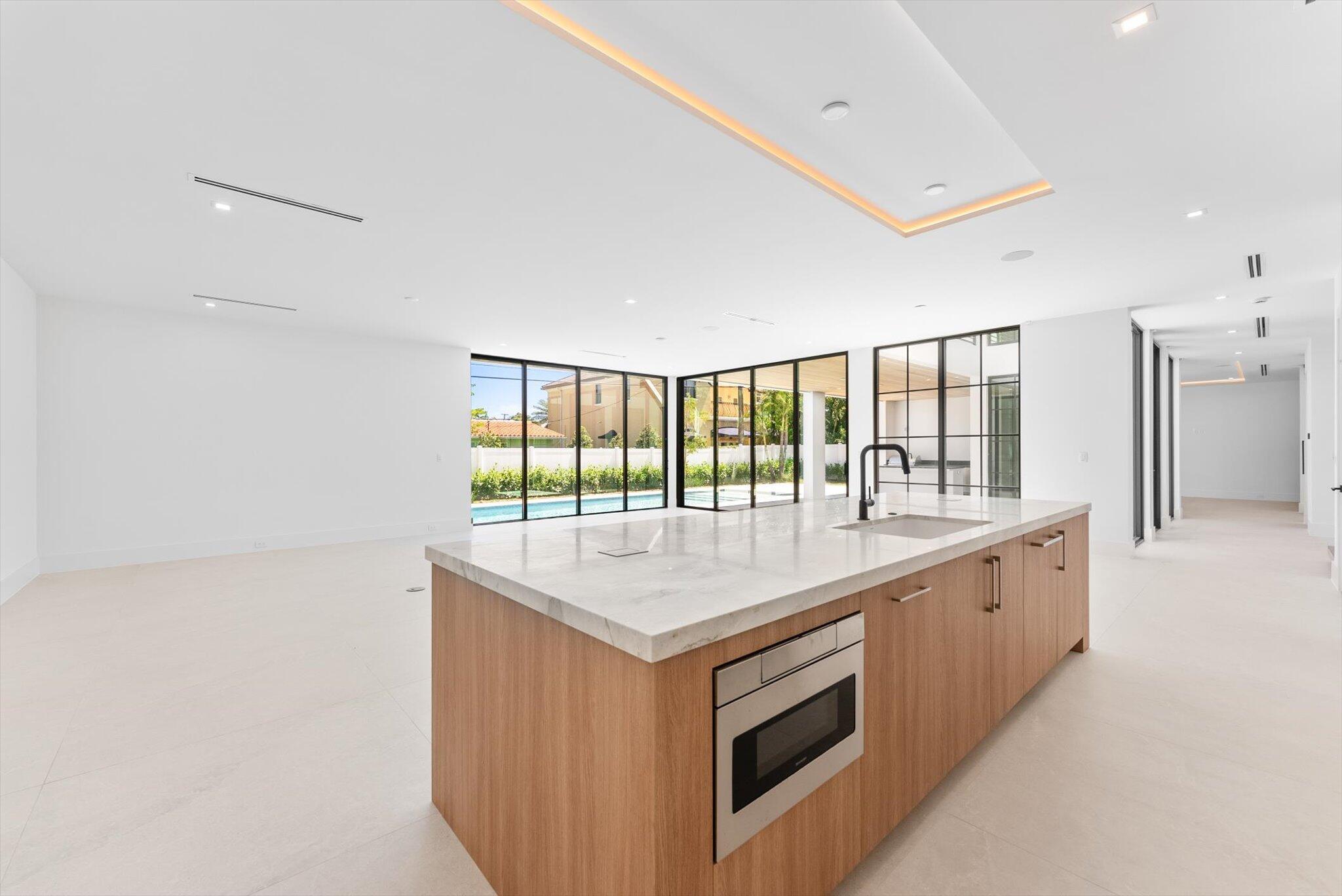 880 NE 3rd Ave Boca Raton, FL 33432