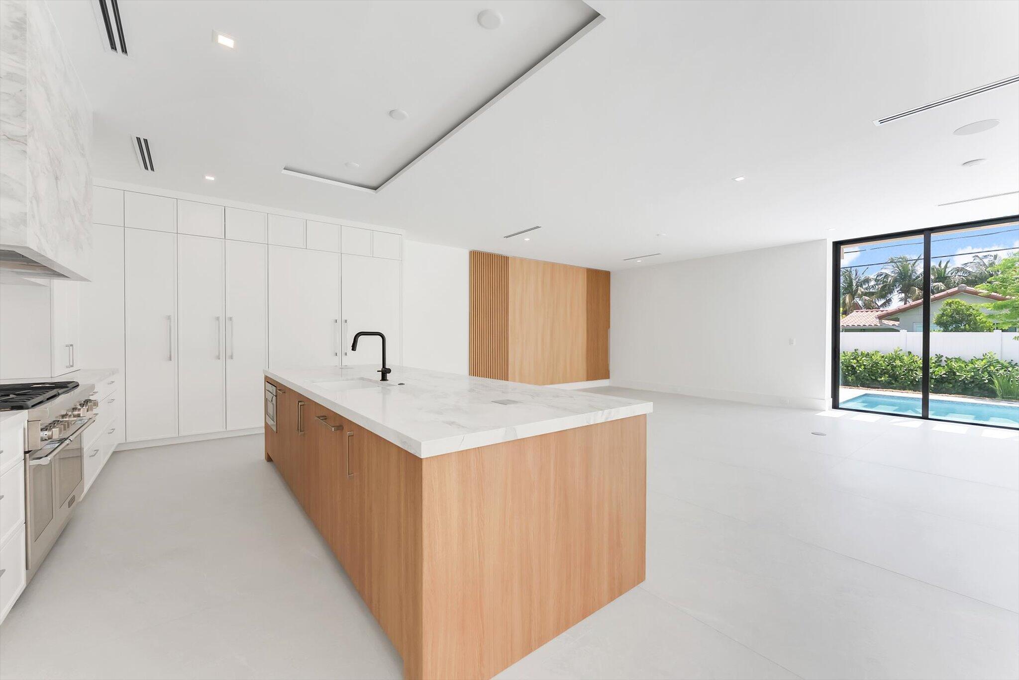 880 NE 3rd Ave Boca Raton, FL 33432