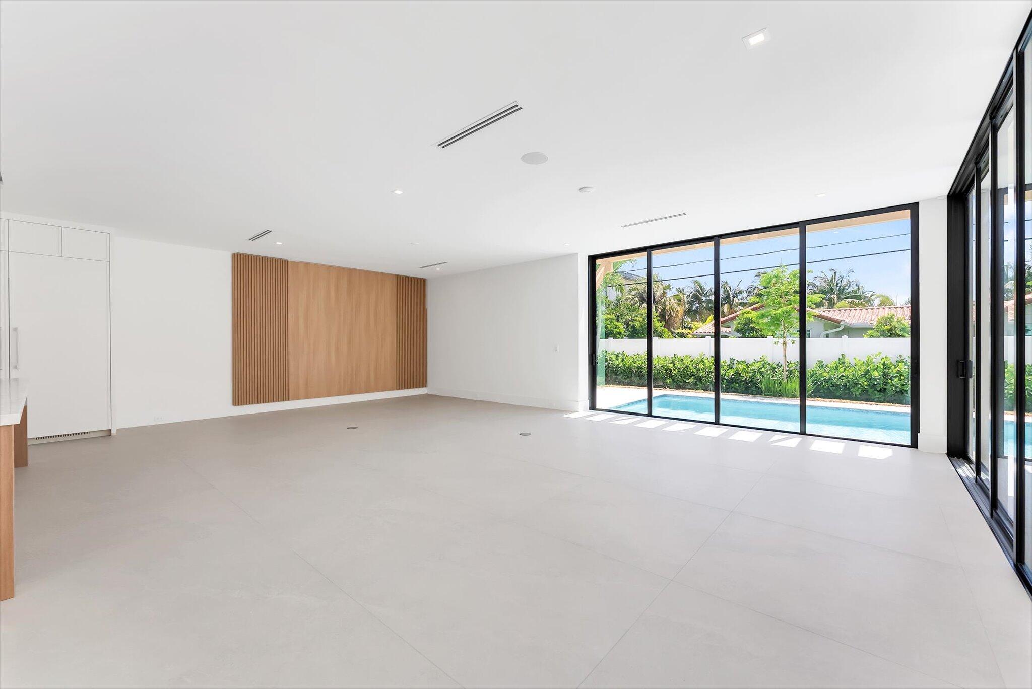 880 NE 3rd Ave Boca Raton, FL 33432