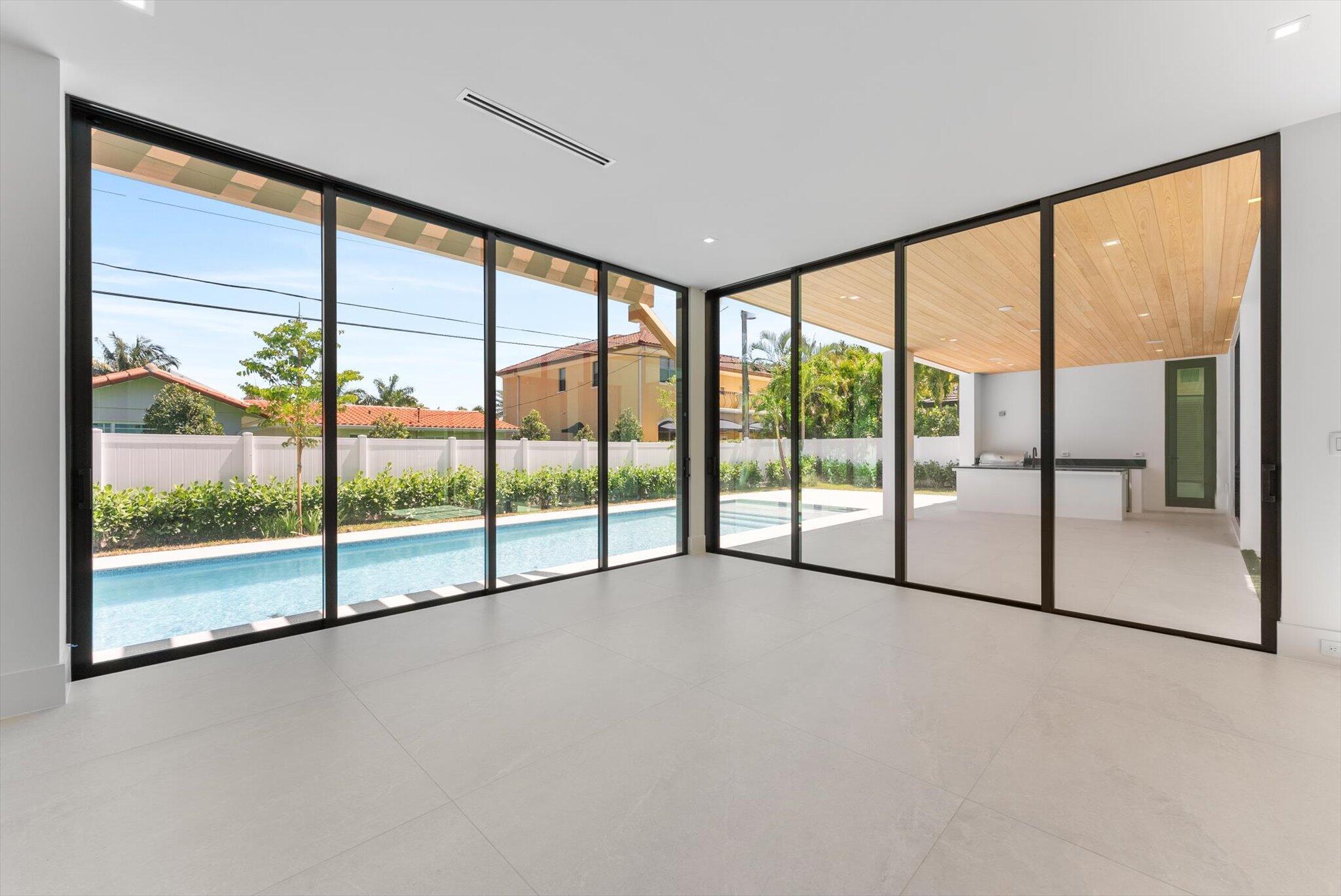 880 NE 3rd Ave Boca Raton, FL 33432