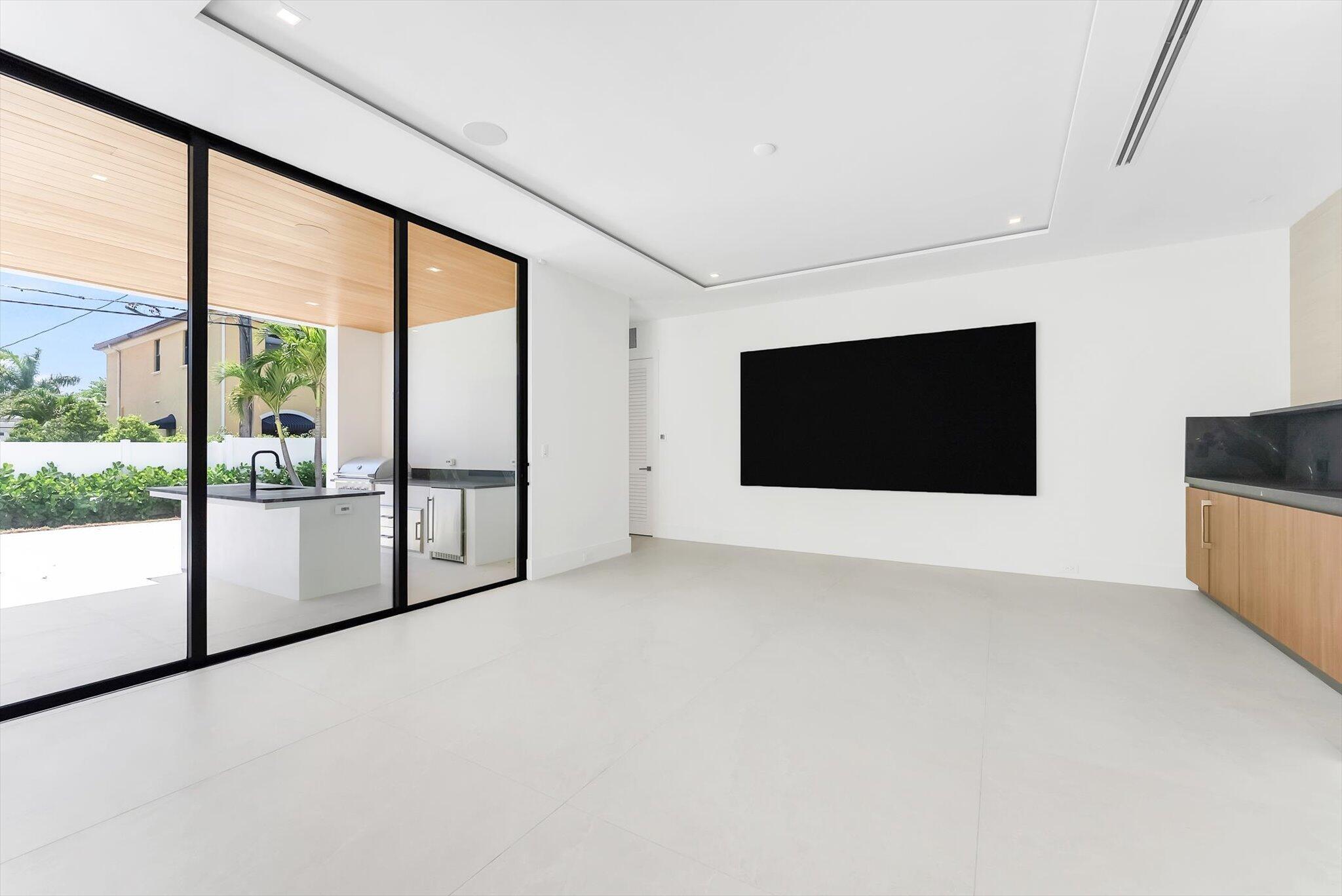 880 NE 3rd Ave Boca Raton, FL 33432